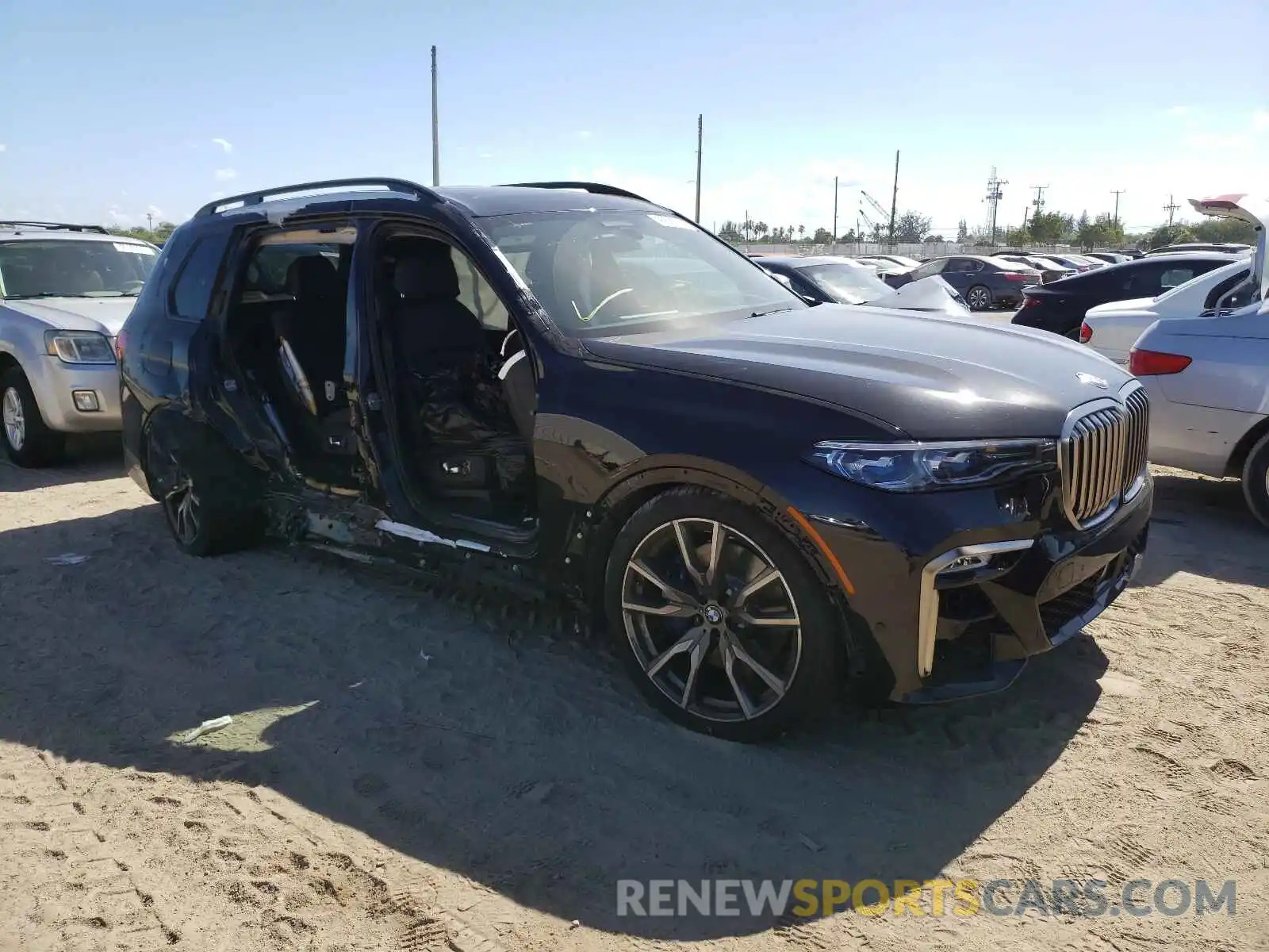 1 Photograph of a damaged car 5UXCX6C09LLE35546 BMW X7 2020