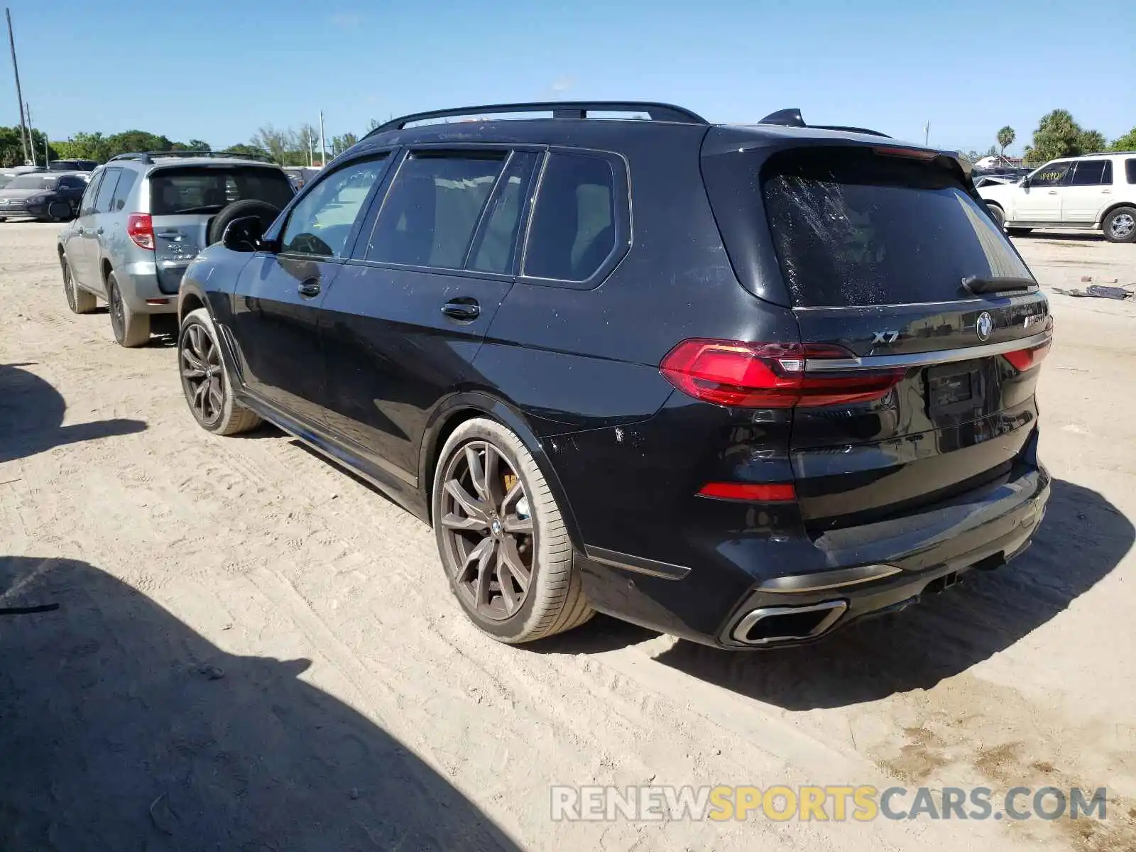 3 Photograph of a damaged car 5UXCX6C09LLE35546 BMW X7 2020