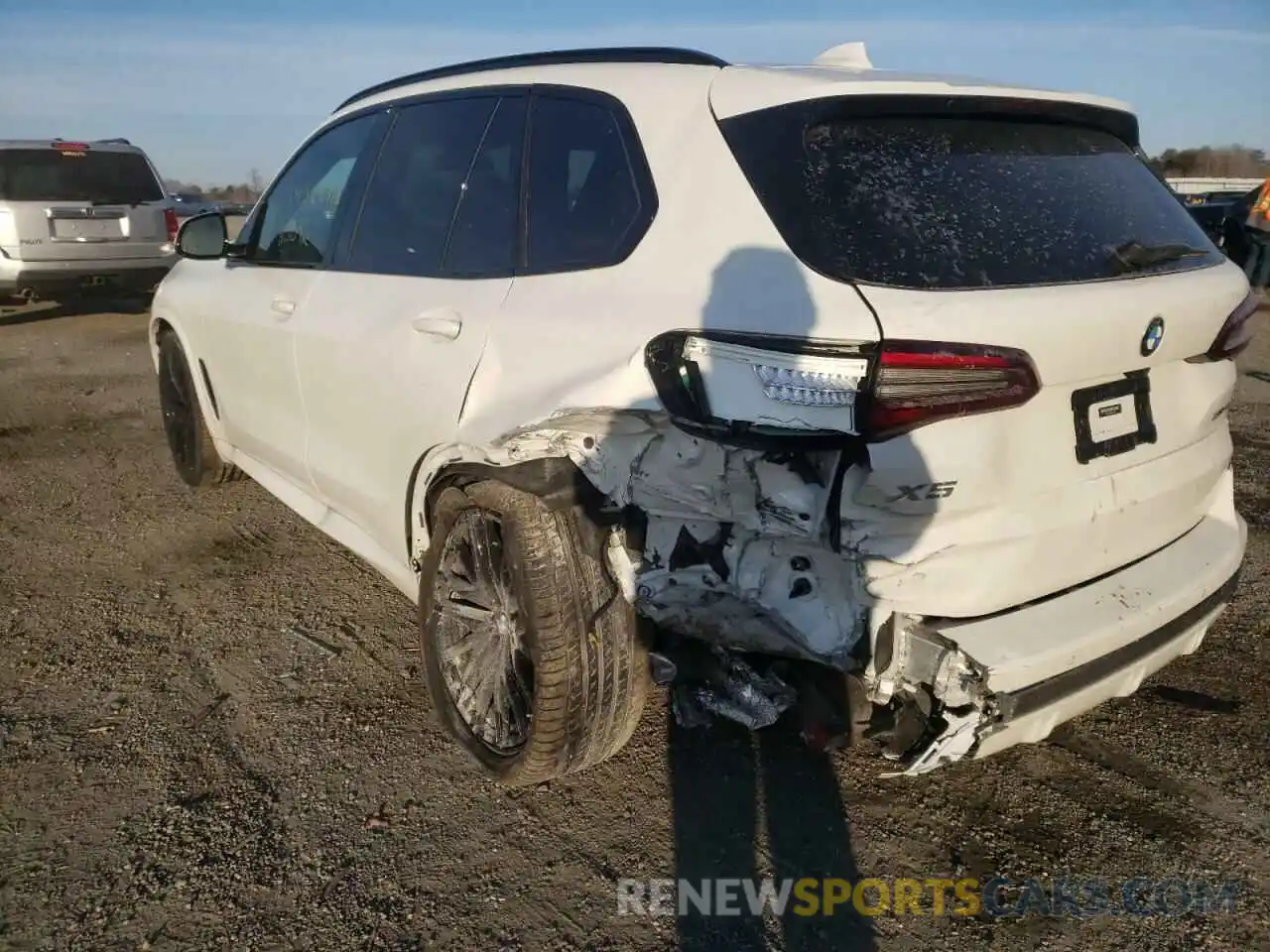 3 Photograph of a damaged car 5UXCR6C03M9G66564 BMW X7 2021