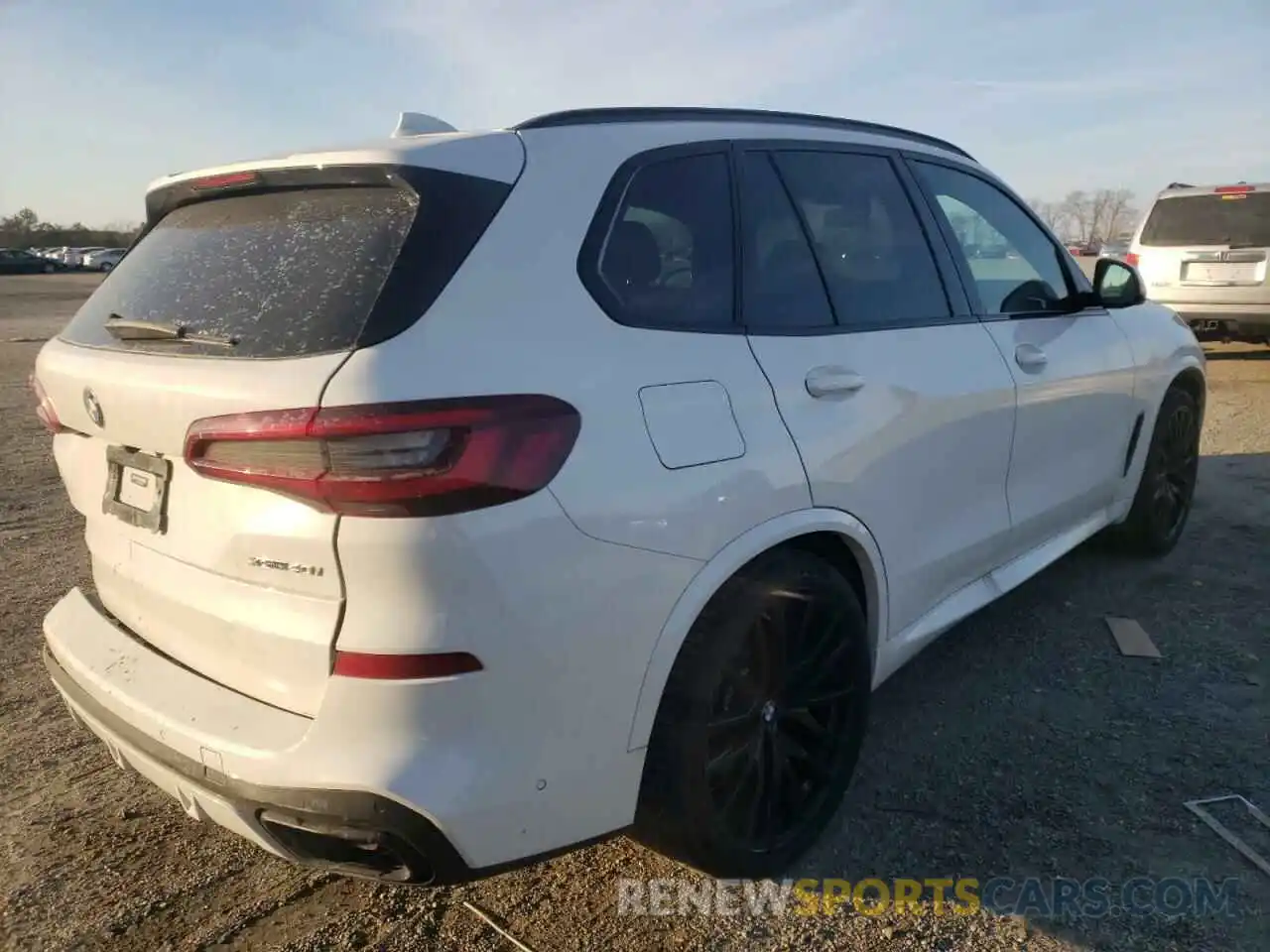 4 Photograph of a damaged car 5UXCR6C03M9G66564 BMW X7 2021