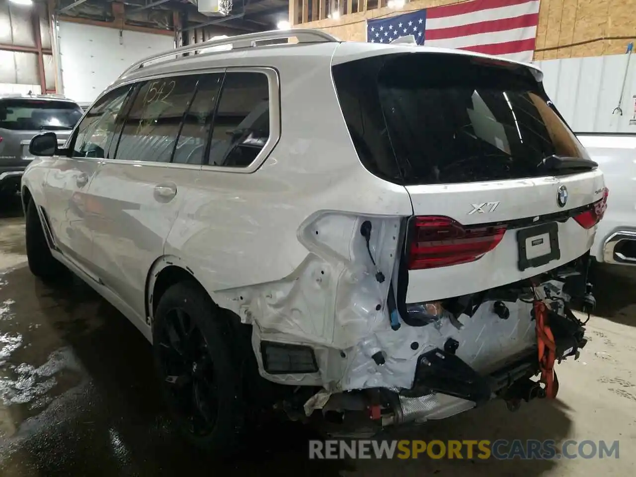 3 Photograph of a damaged car 5UXCW2C00M9E05894 BMW X7 2021