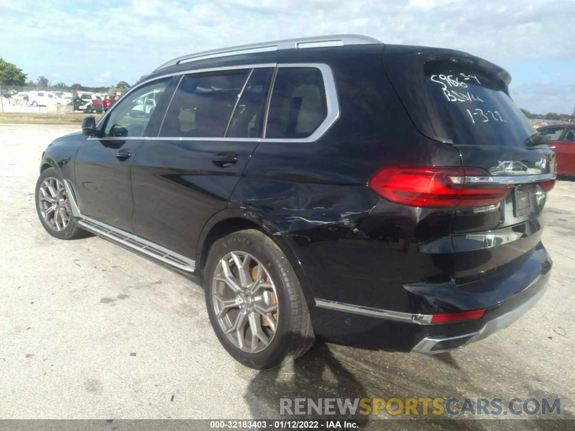 3 Photograph of a damaged car 5UXCW2C00M9E85956 BMW X7 2021