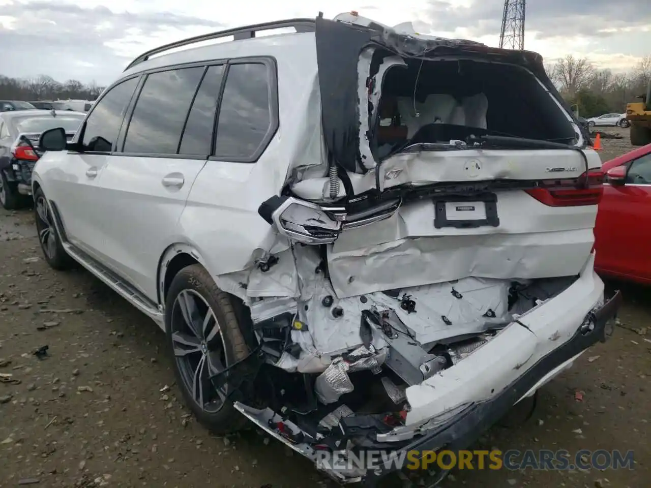 3 Photograph of a damaged car 5UXCW2C00M9F85376 BMW X7 2021