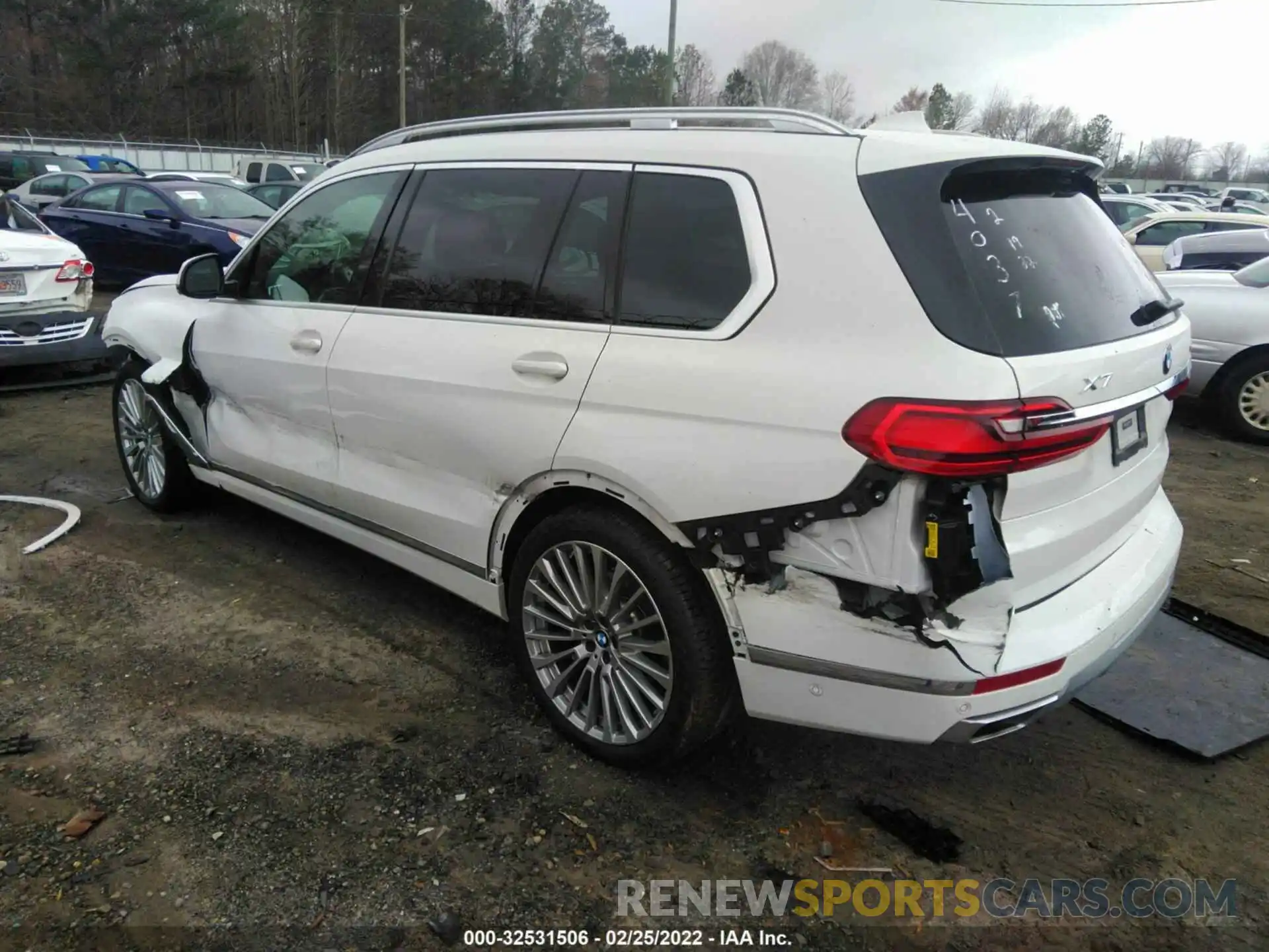 3 Photograph of a damaged car 5UXCW2C00M9G44037 BMW X7 2021