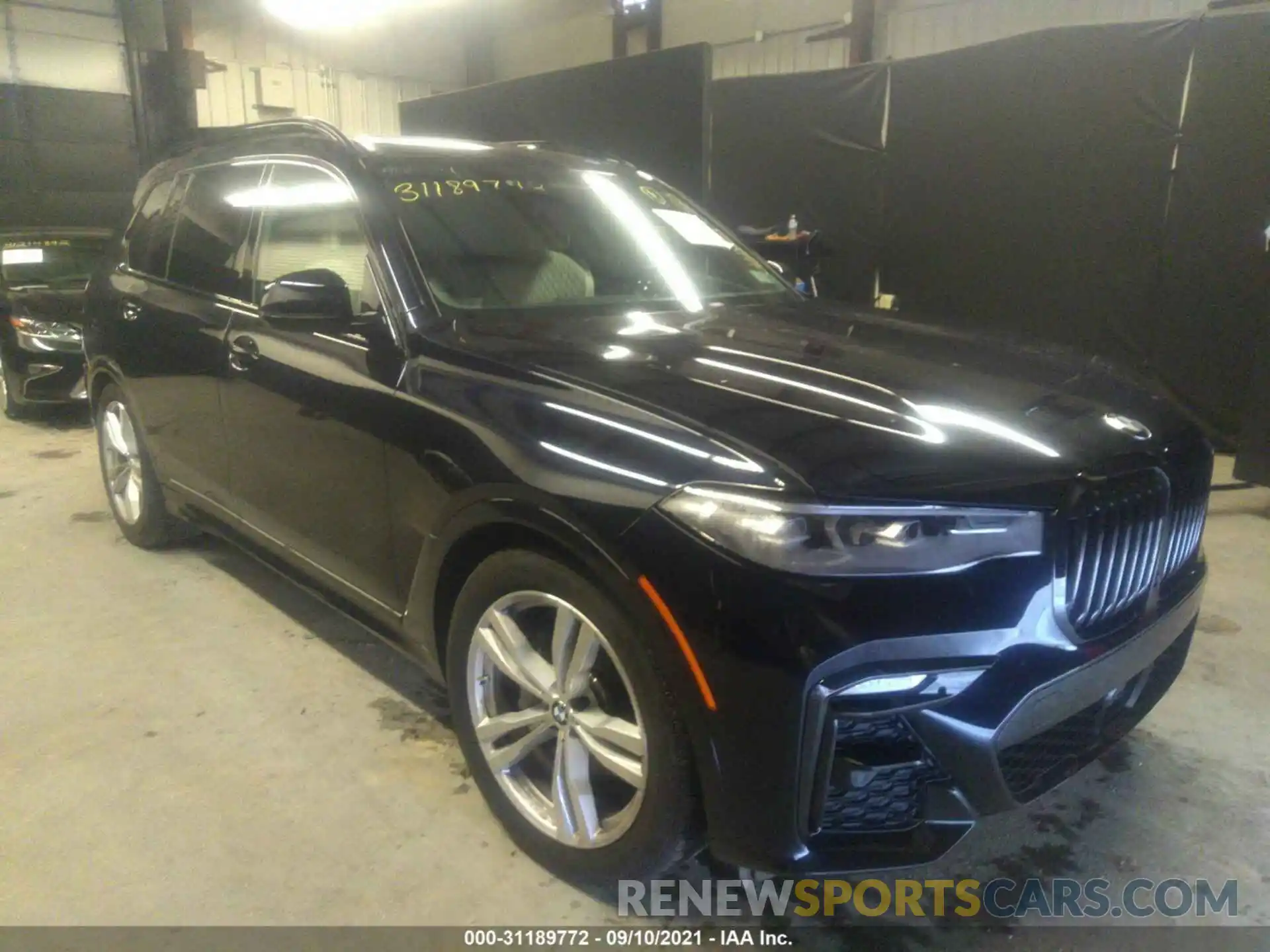 1 Photograph of a damaged car 5UXCW2C00M9H15401 BMW X7 2021