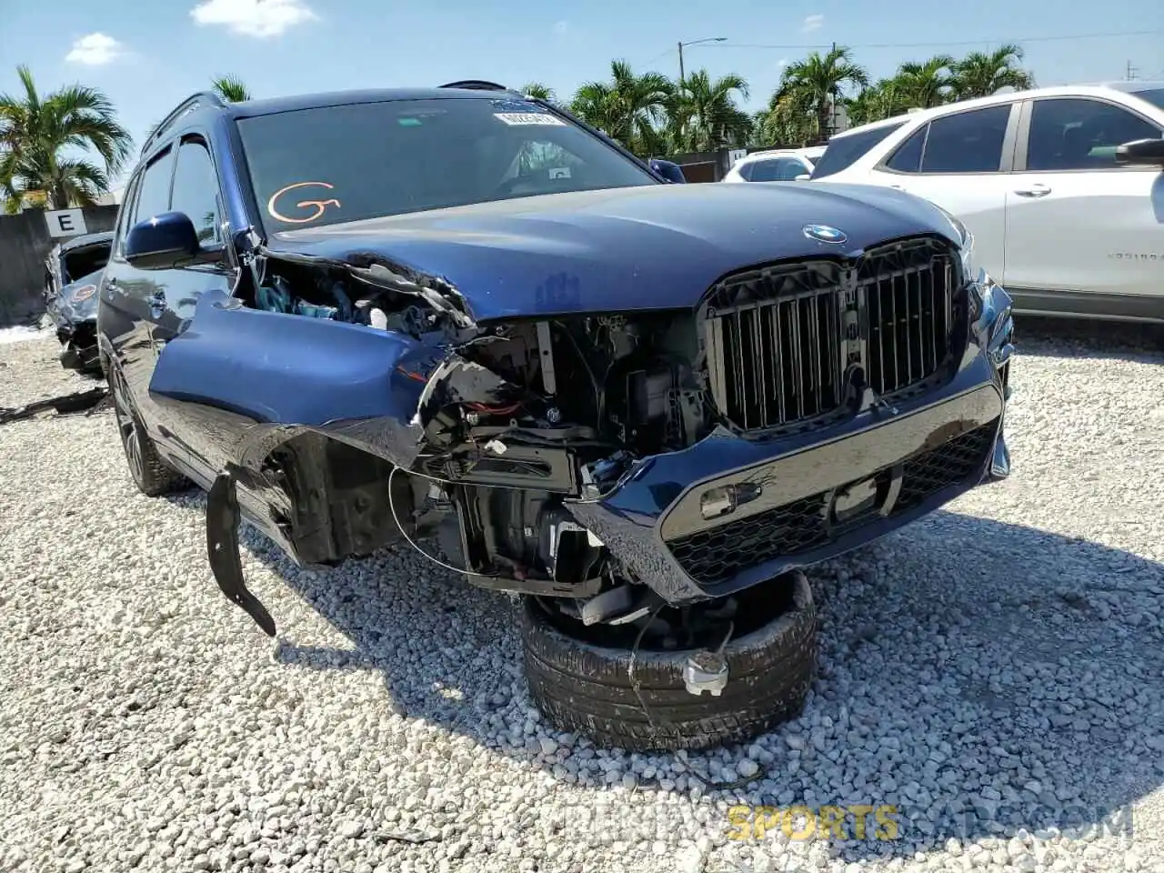 1 Photograph of a damaged car 5UXCW2C00M9H51976 BMW X7 2021