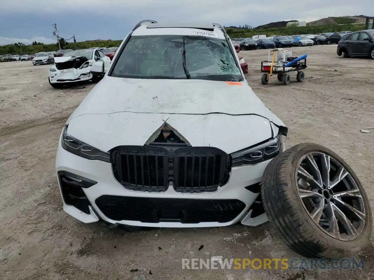 5 Photograph of a damaged car 5UXCW2C01M9E21621 BMW X7 2021