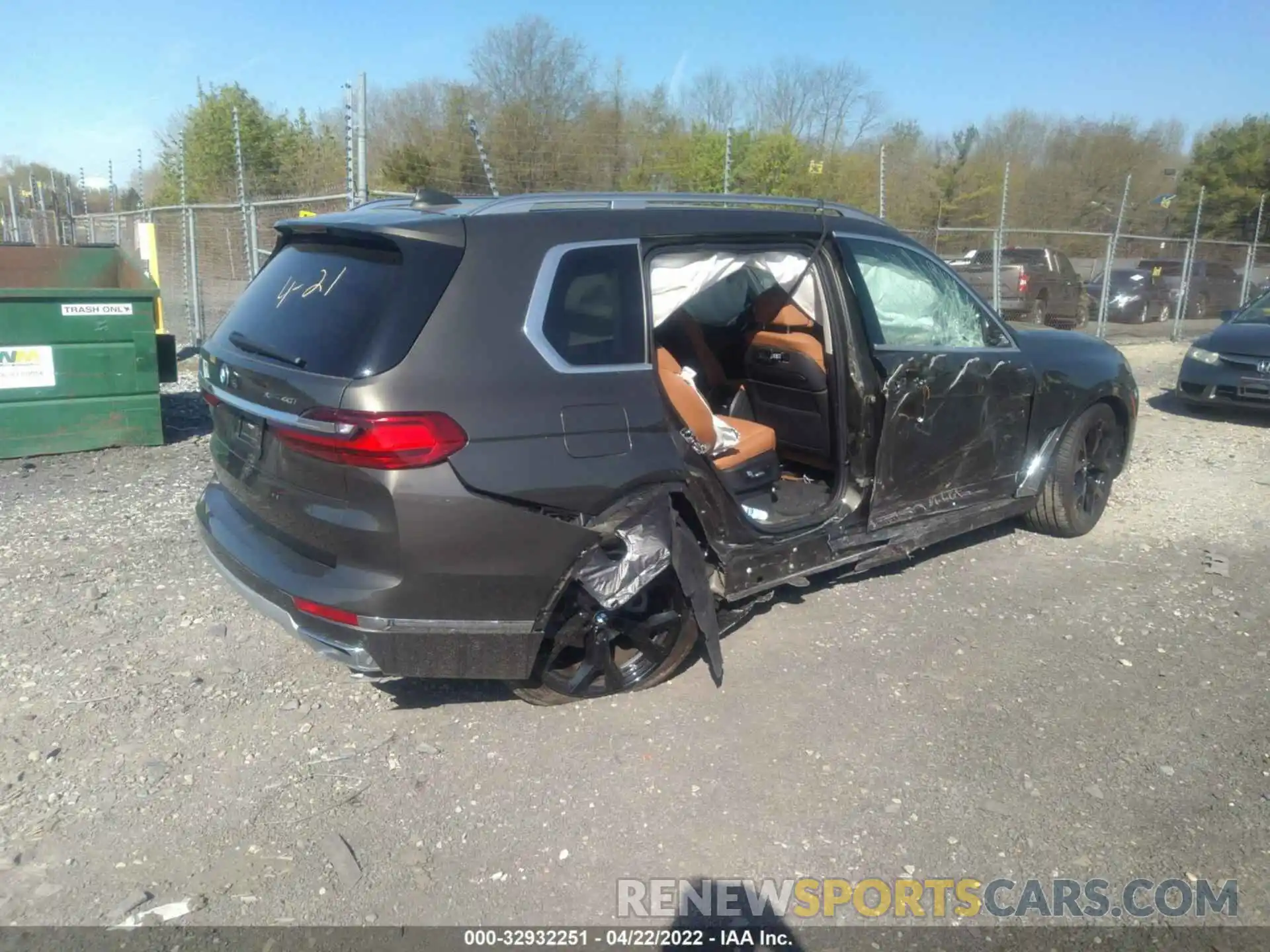 4 Photograph of a damaged car 5UXCW2C01M9E78465 BMW X7 2021