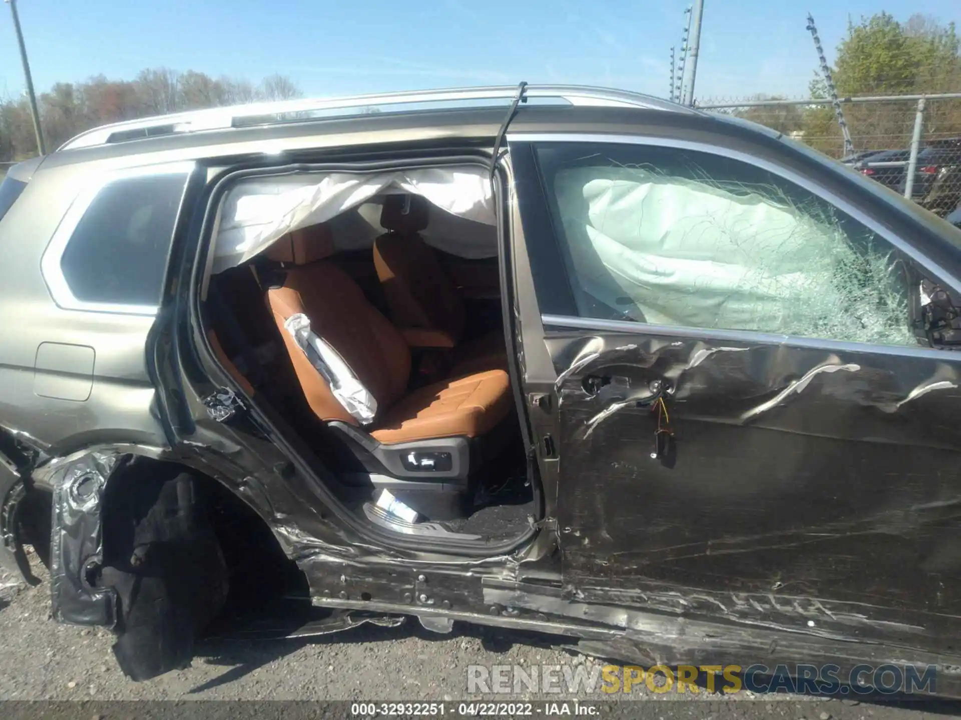 6 Photograph of a damaged car 5UXCW2C01M9E78465 BMW X7 2021