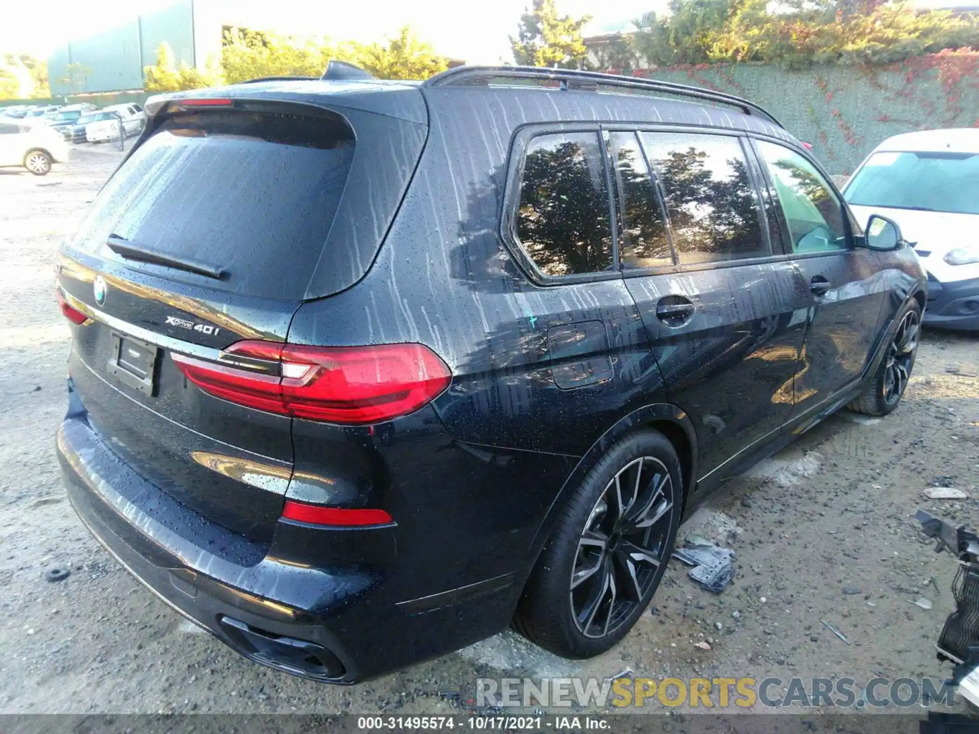 4 Photograph of a damaged car 5UXCW2C01M9E96836 BMW X7 2021