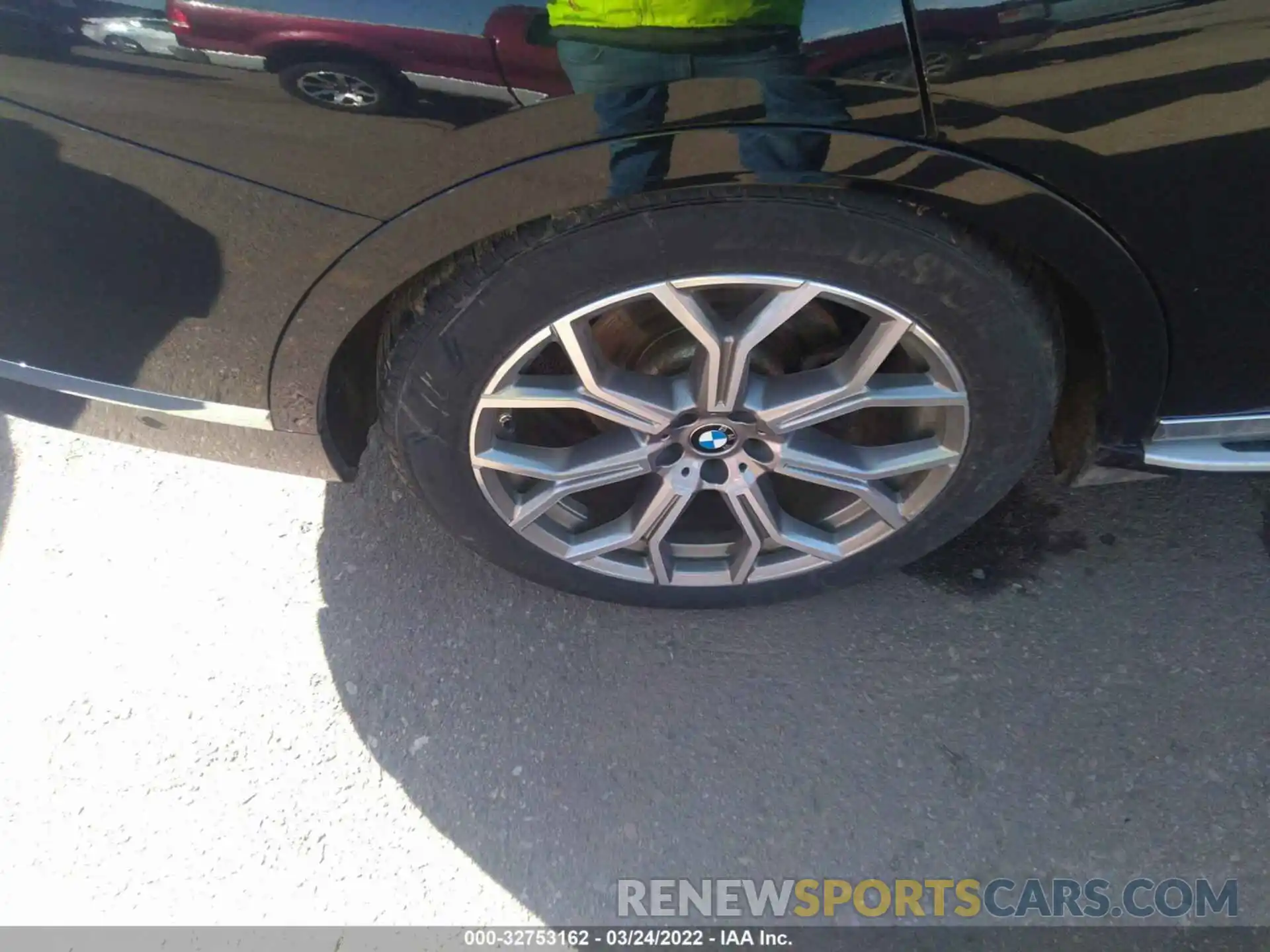 16 Photograph of a damaged car 5UXCW2C01M9F21735 BMW X7 2021