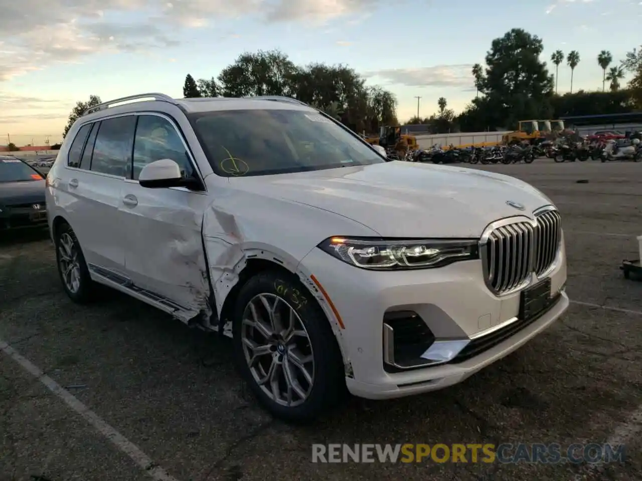 1 Photograph of a damaged car 5UXCW2C01M9F67274 BMW X7 2021