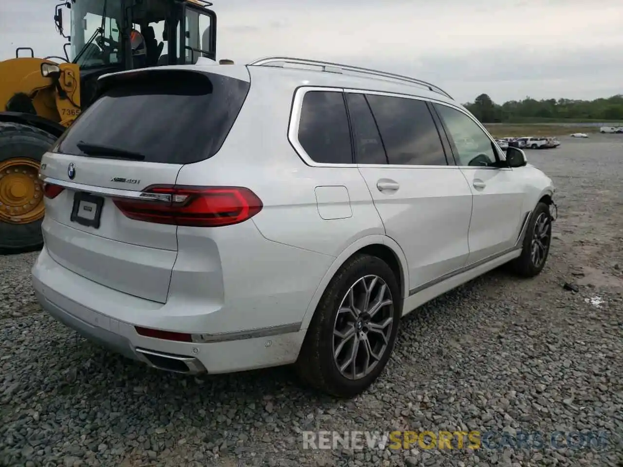 4 Photograph of a damaged car 5UXCW2C01M9H13737 BMW X7 2021