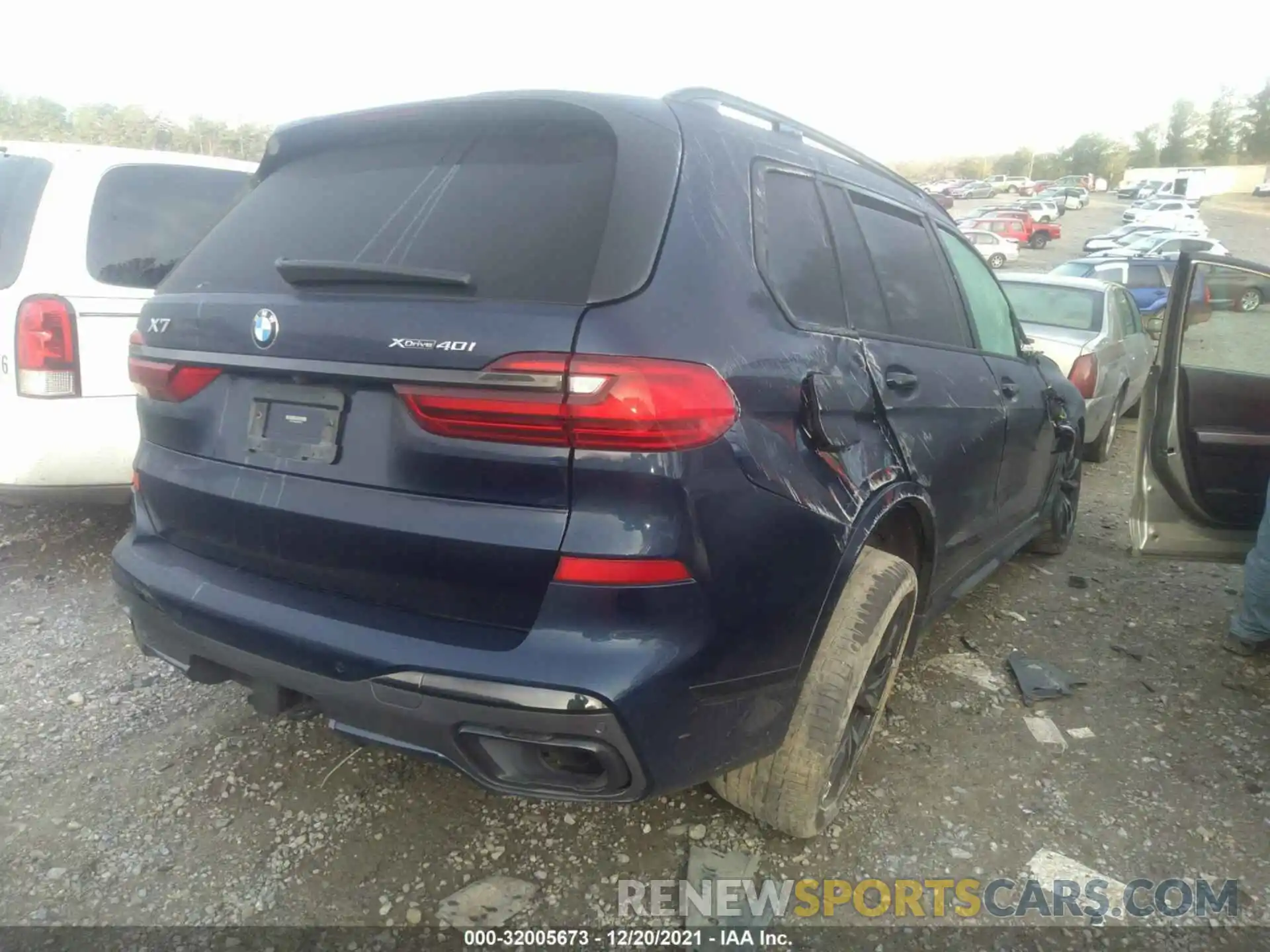 4 Photograph of a damaged car 5UXCW2C02M9D82795 BMW X7 2021