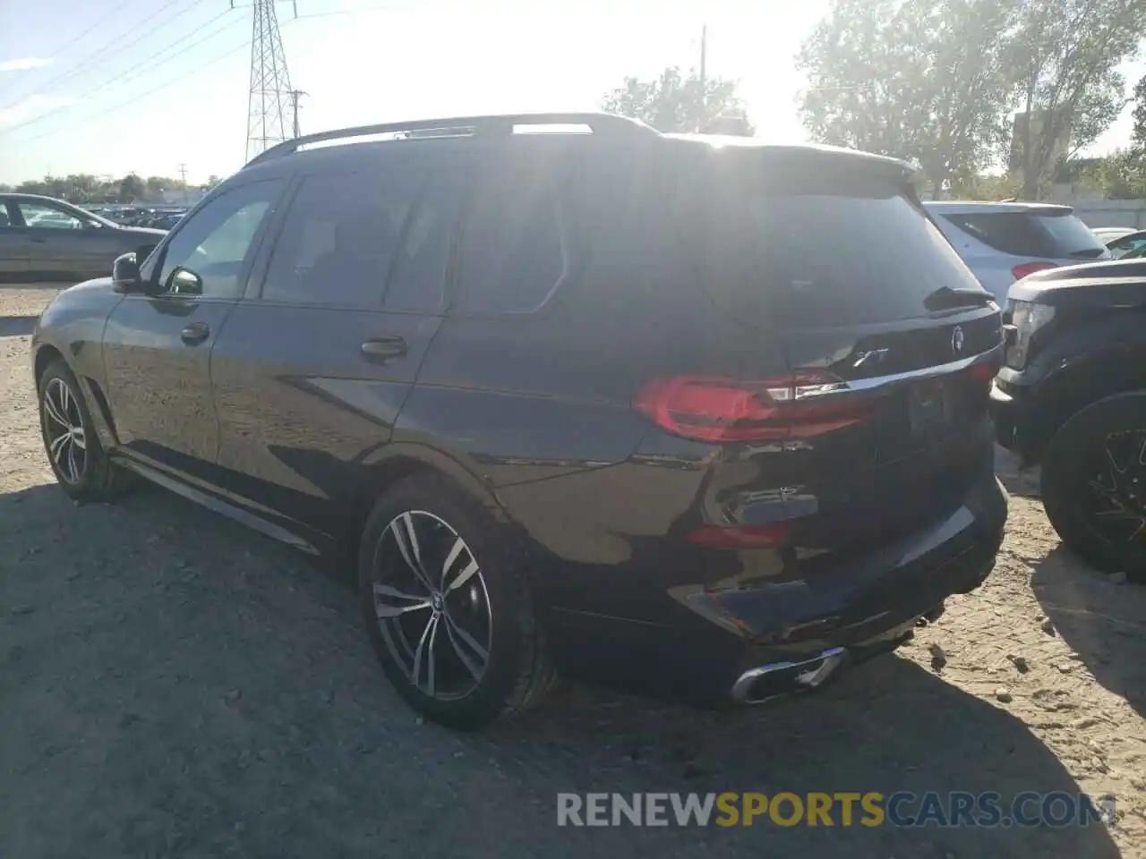 3 Photograph of a damaged car 5UXCW2C02M9E55339 BMW X7 2021