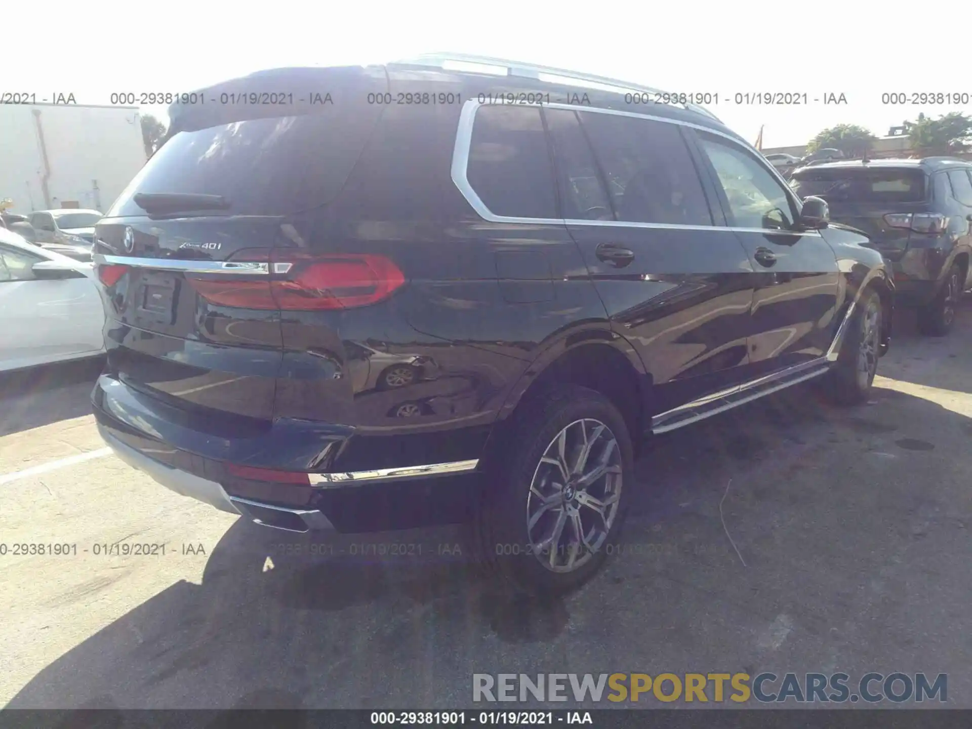 4 Photograph of a damaged car 5UXCW2C02M9E88891 BMW X7 2021