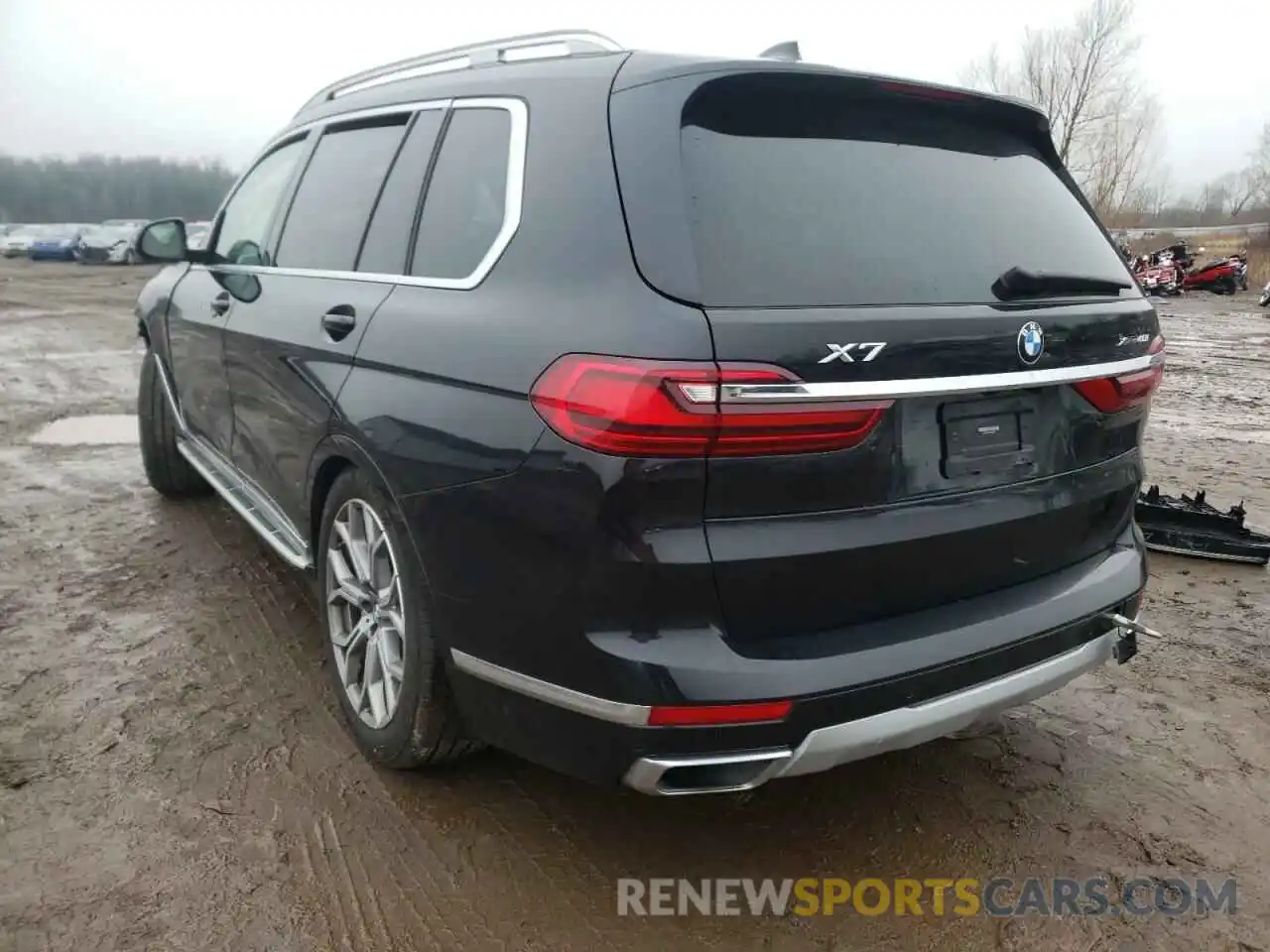 3 Photograph of a damaged car 5UXCW2C02M9F32727 BMW X7 2021