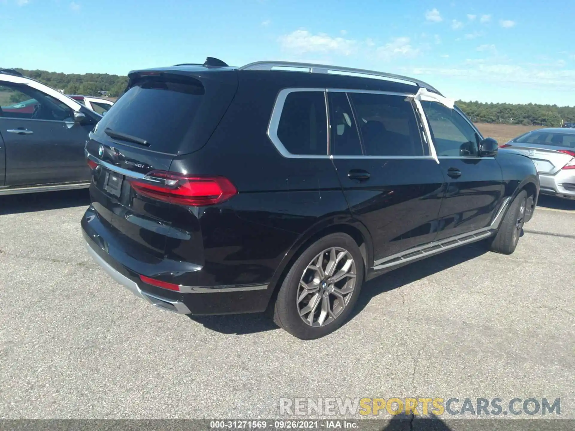 4 Photograph of a damaged car 5UXCW2C02M9F32792 BMW X7 2021