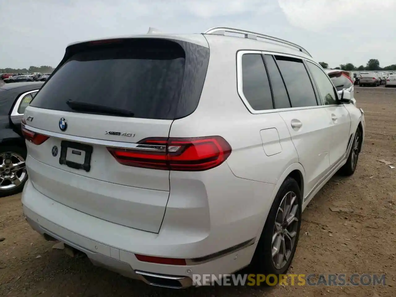 4 Photograph of a damaged car 5UXCW2C02M9F75593 BMW X7 2021