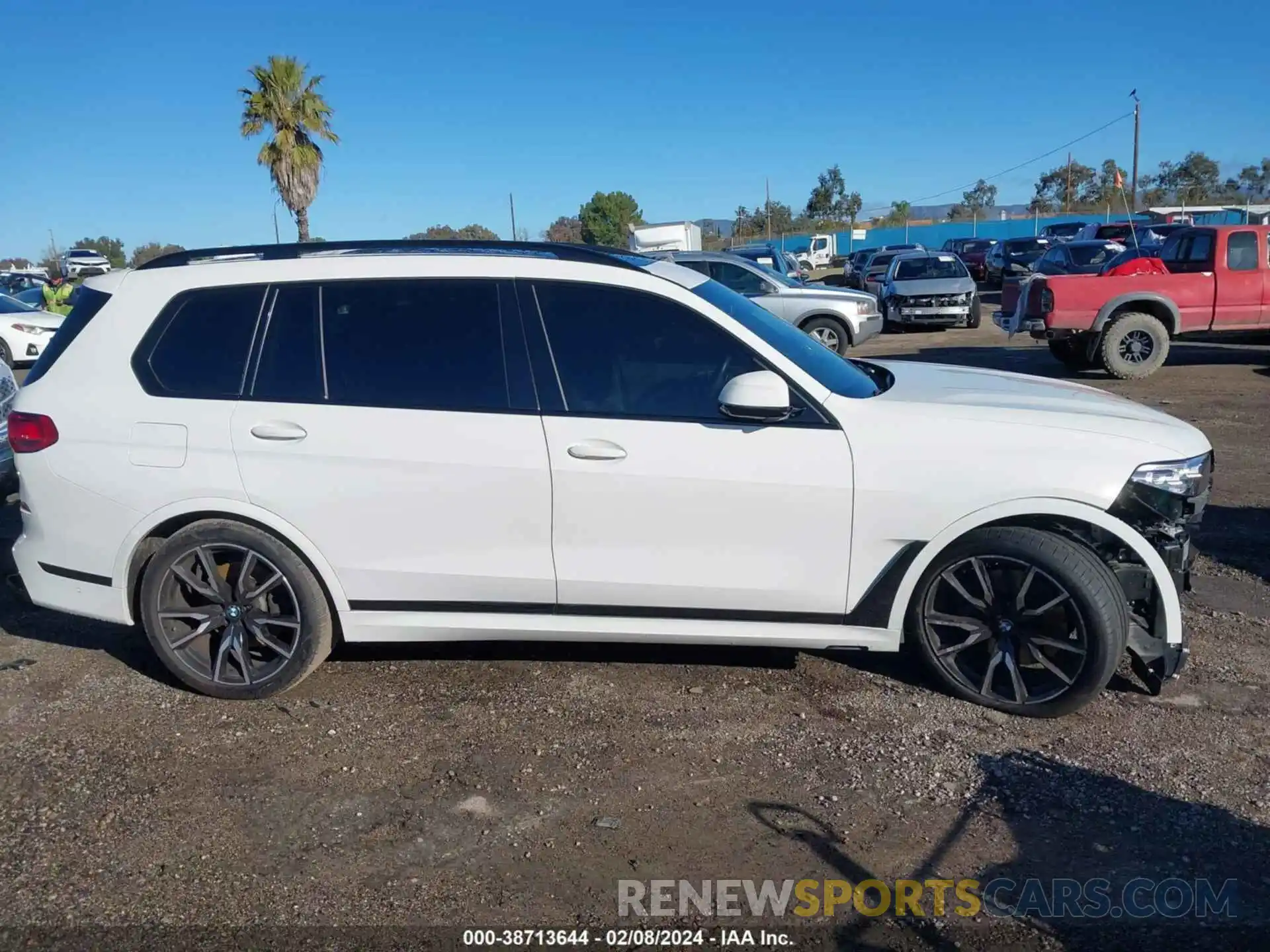 14 Photograph of a damaged car 5UXCW2C02M9F89963 BMW X7 2021