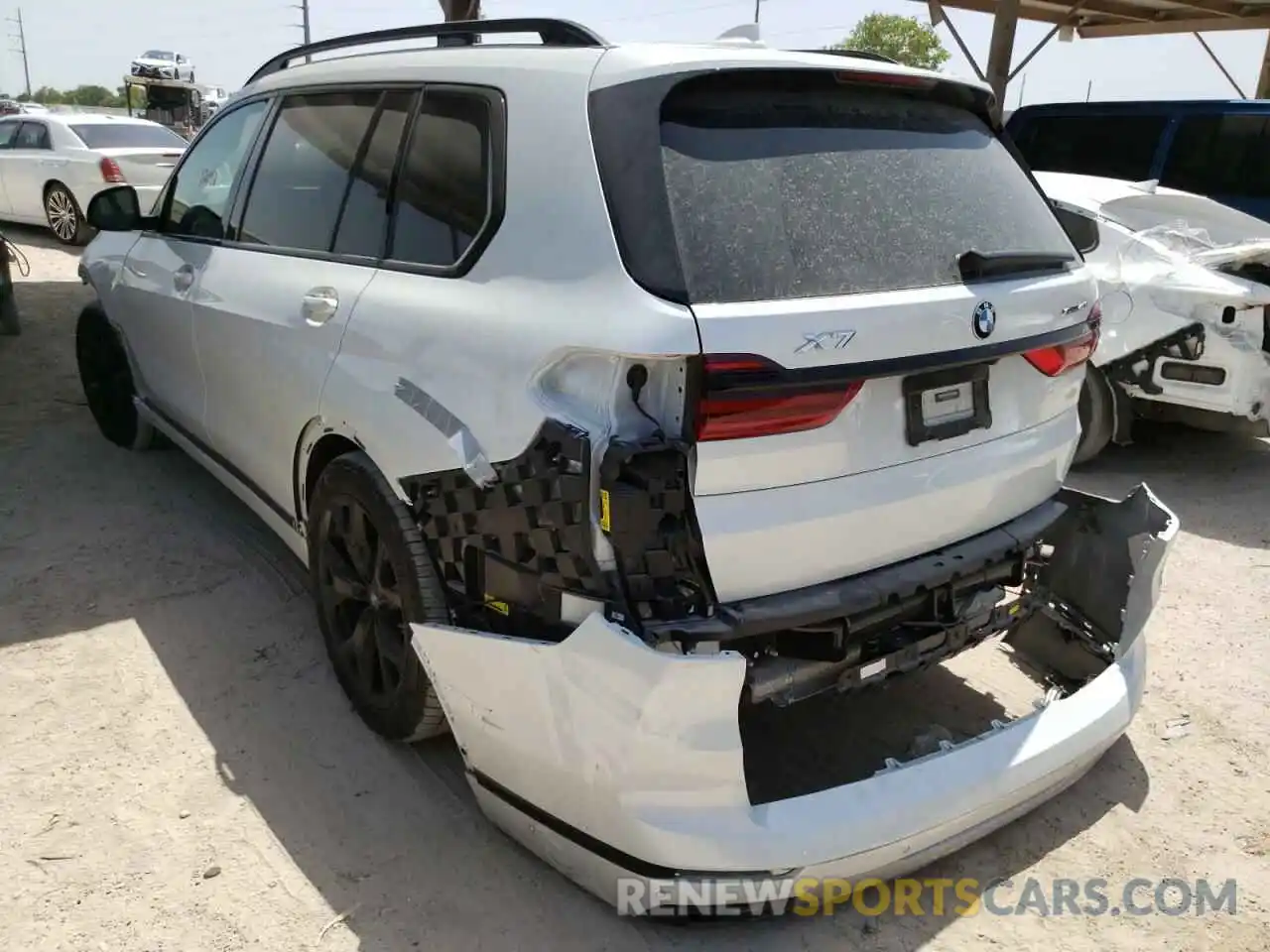 3 Photograph of a damaged car 5UXCW2C02M9G52219 BMW X7 2021