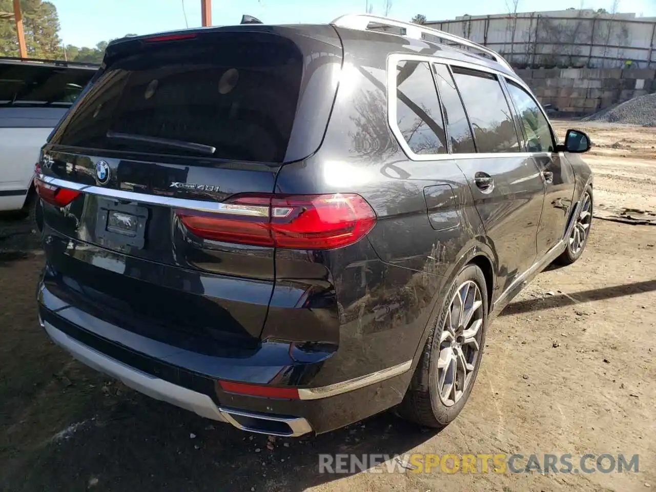 4 Photograph of a damaged car 5UXCW2C02M9G77749 BMW X7 2021