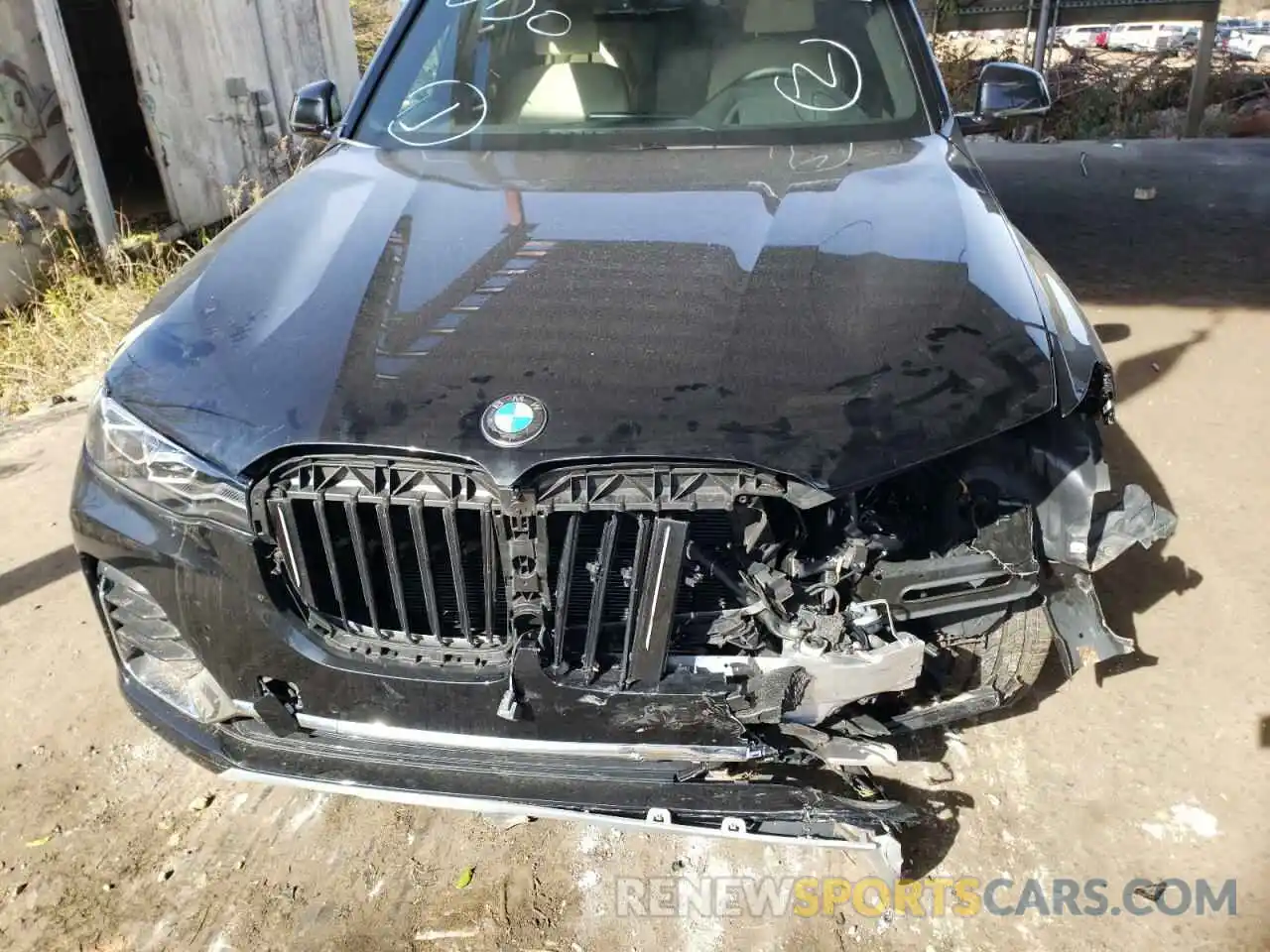 7 Photograph of a damaged car 5UXCW2C02M9G77749 BMW X7 2021