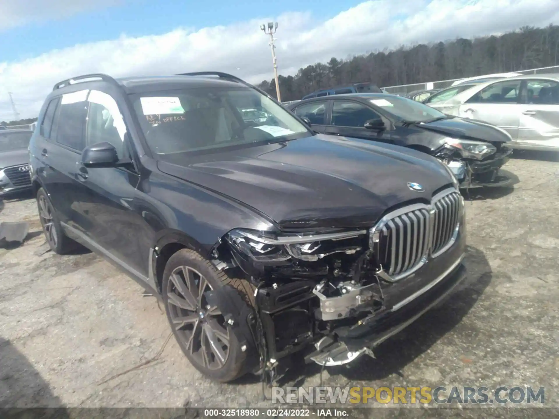 1 Photograph of a damaged car 5UXCW2C02M9G92784 BMW X7 2021