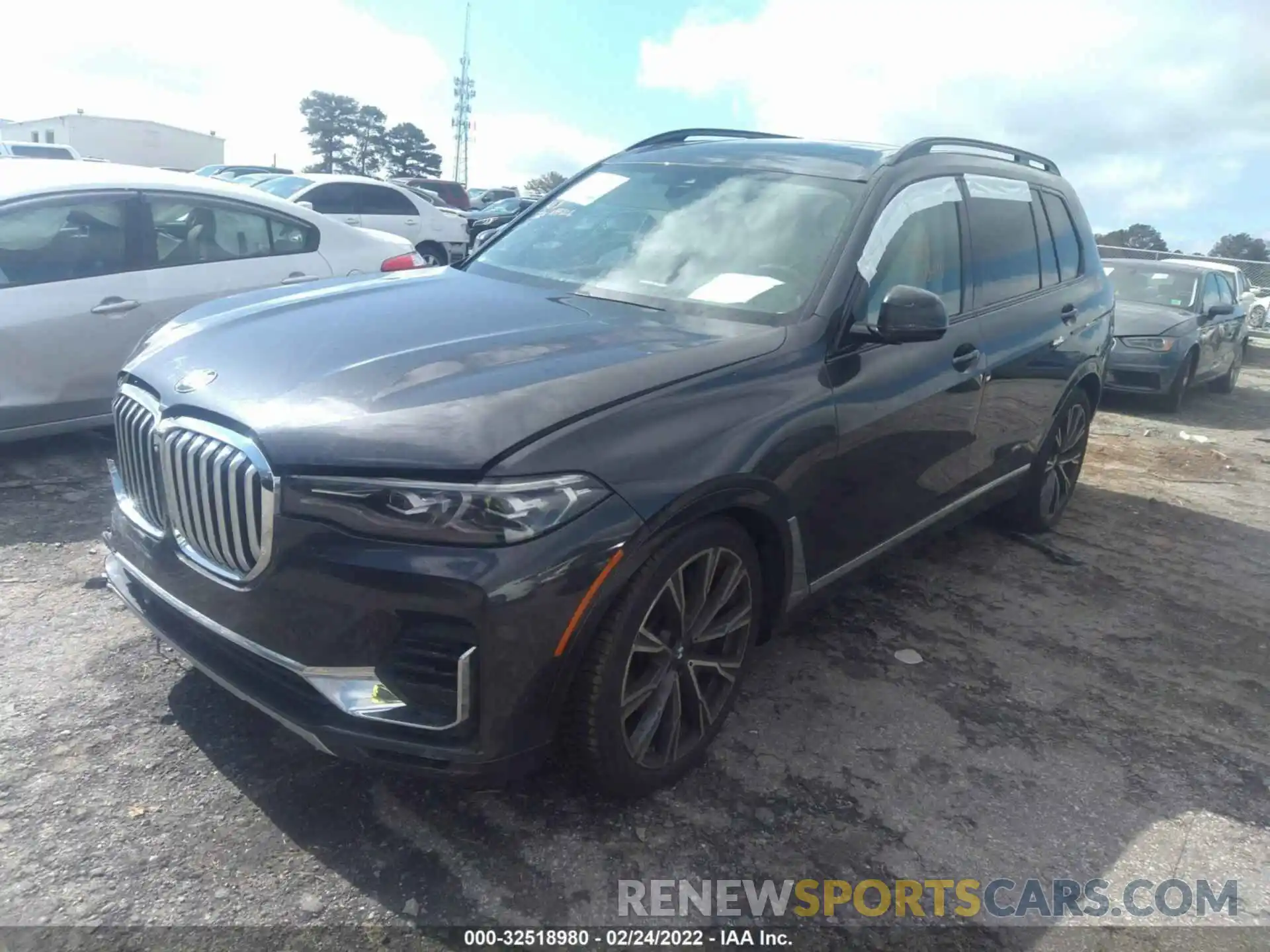 2 Photograph of a damaged car 5UXCW2C02M9G92784 BMW X7 2021