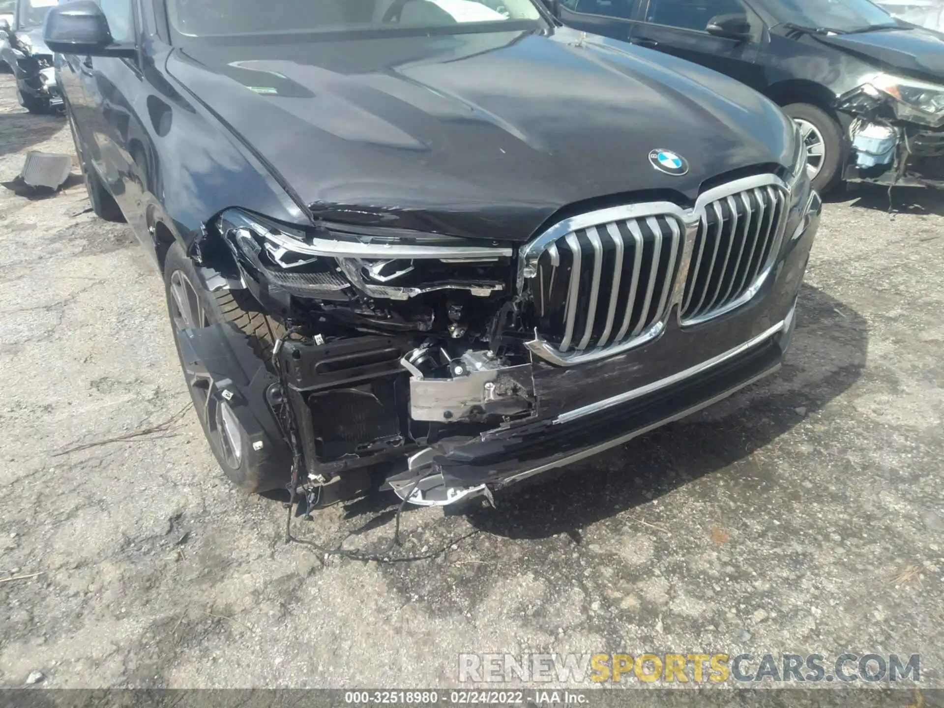 6 Photograph of a damaged car 5UXCW2C02M9G92784 BMW X7 2021