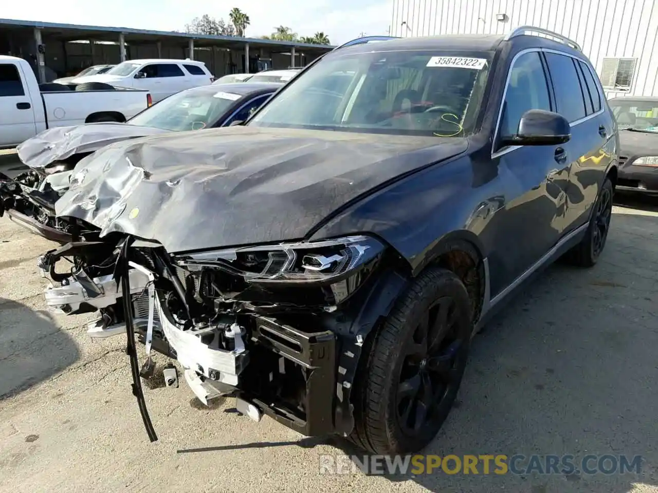 2 Photograph of a damaged car 5UXCW2C02M9H26142 BMW X7 2021