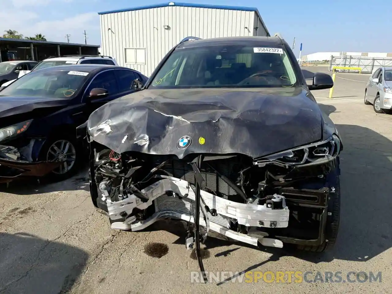 9 Photograph of a damaged car 5UXCW2C02M9H26142 BMW X7 2021