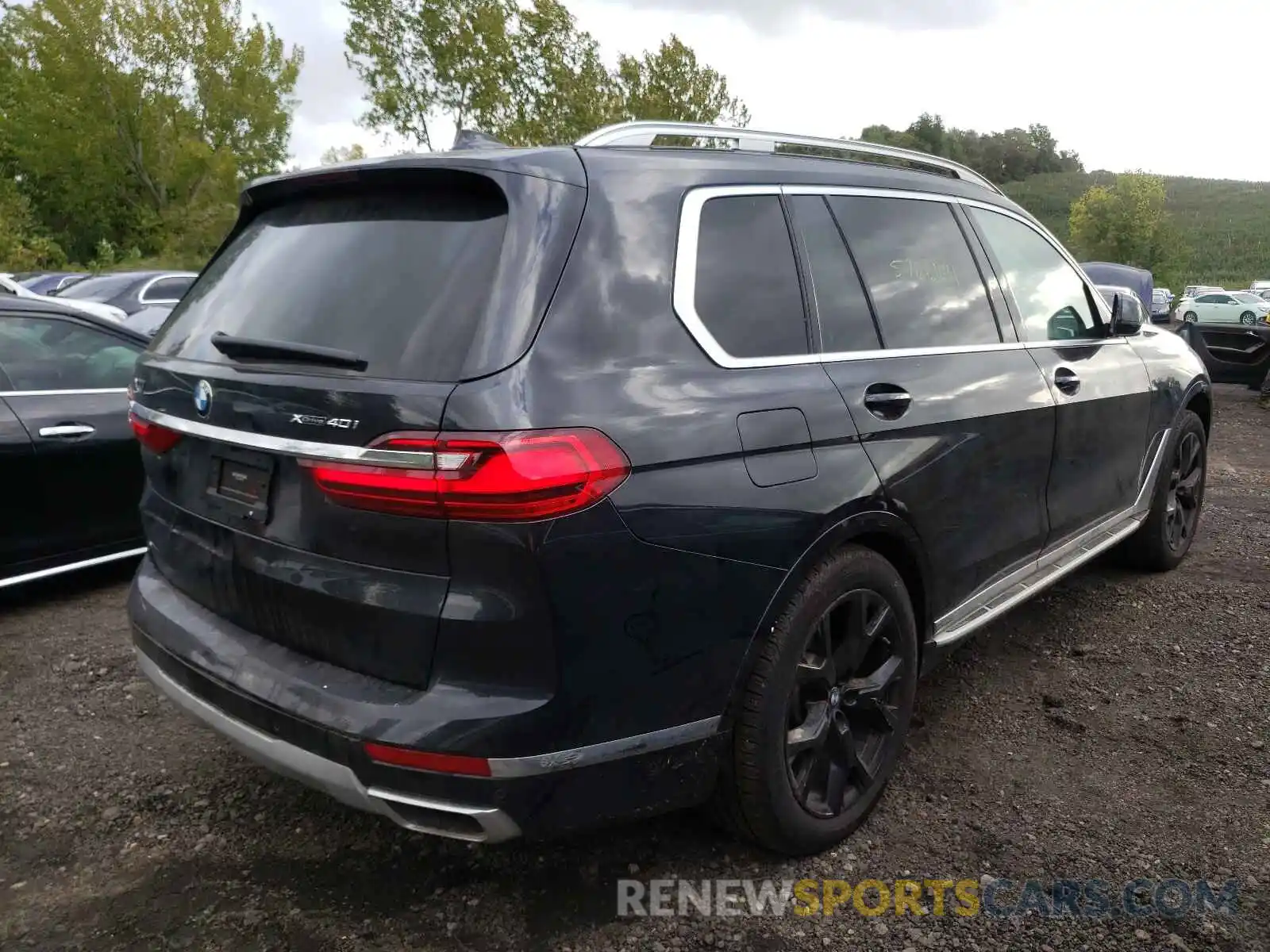 4 Photograph of a damaged car 5UXCW2C03M9E95333 BMW X7 2021