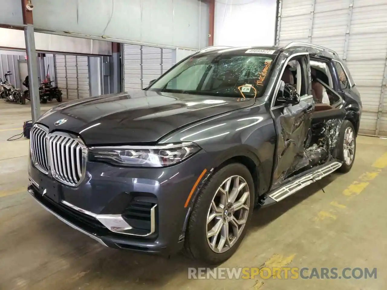 2 Photograph of a damaged car 5UXCW2C03M9F32476 BMW X7 2021