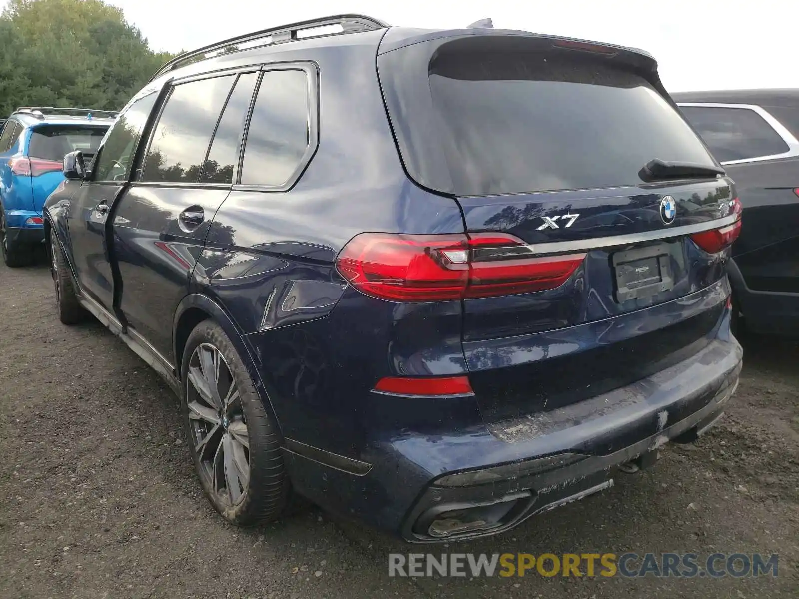 3 Photograph of a damaged car 5UXCW2C03M9F85162 BMW X7 2021