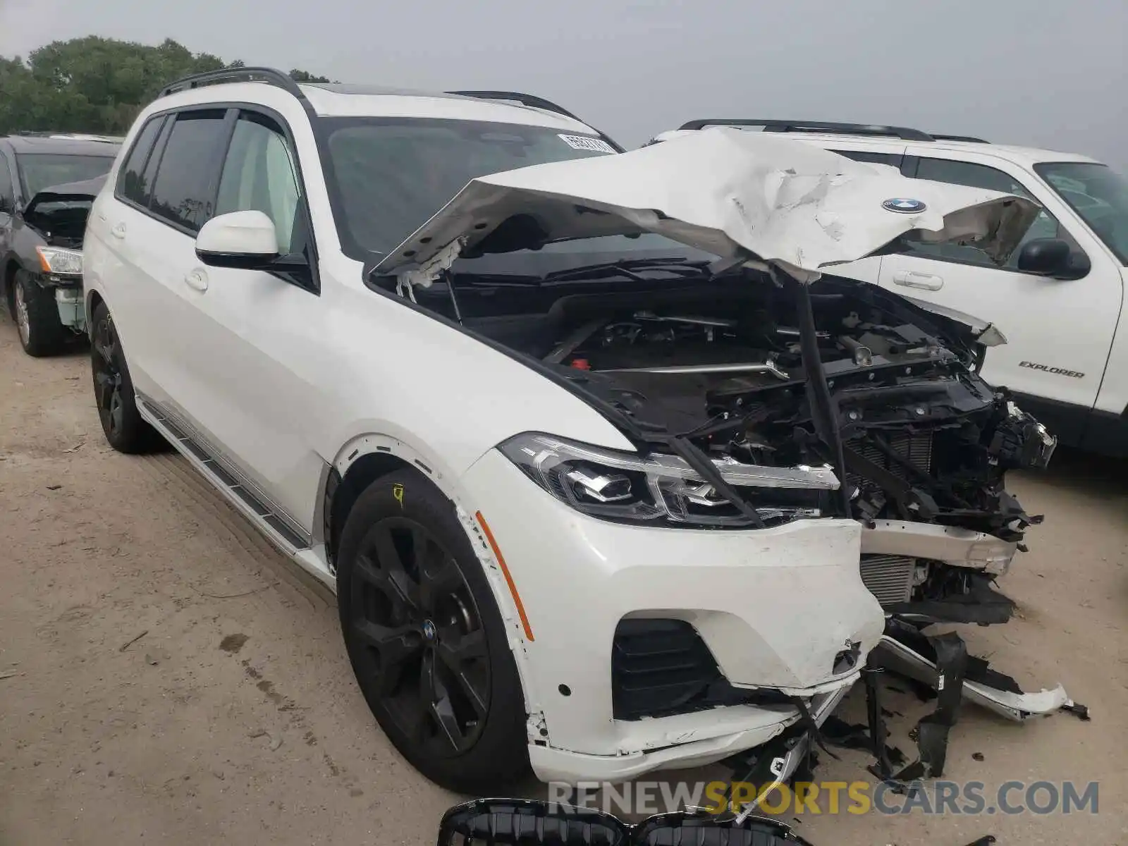 1 Photograph of a damaged car 5UXCW2C03M9G23389 BMW X7 2021