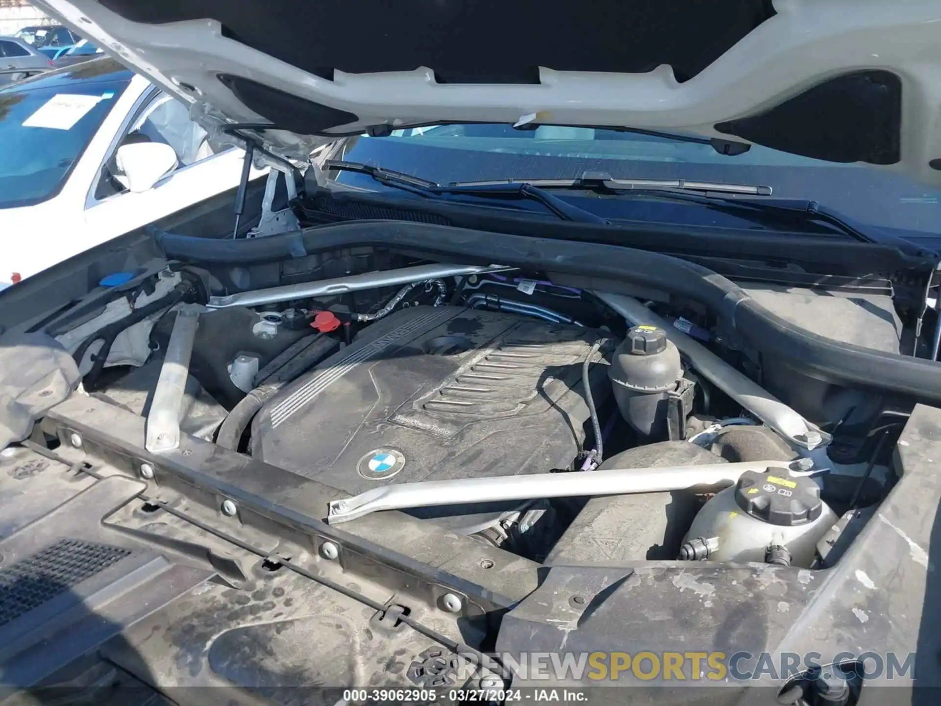10 Photograph of a damaged car 5UXCW2C03M9G44940 BMW X7 2021