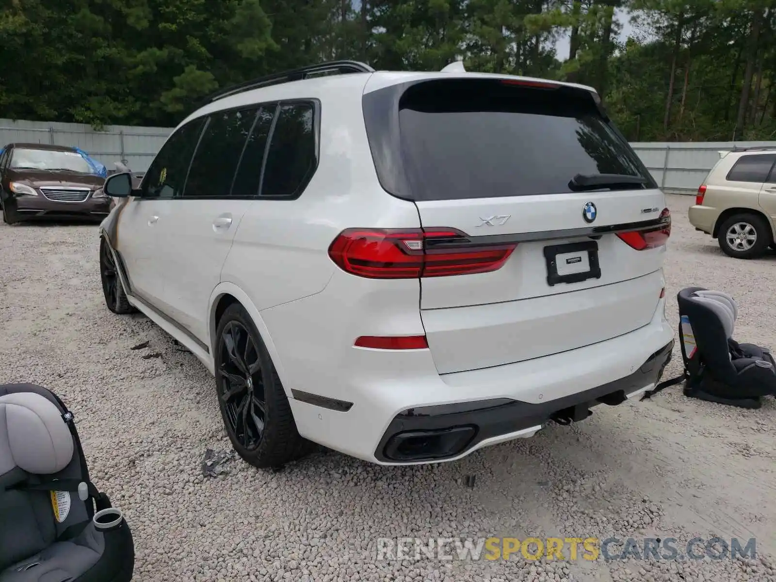 3 Photograph of a damaged car 5UXCW2C03M9H67153 BMW X7 2021