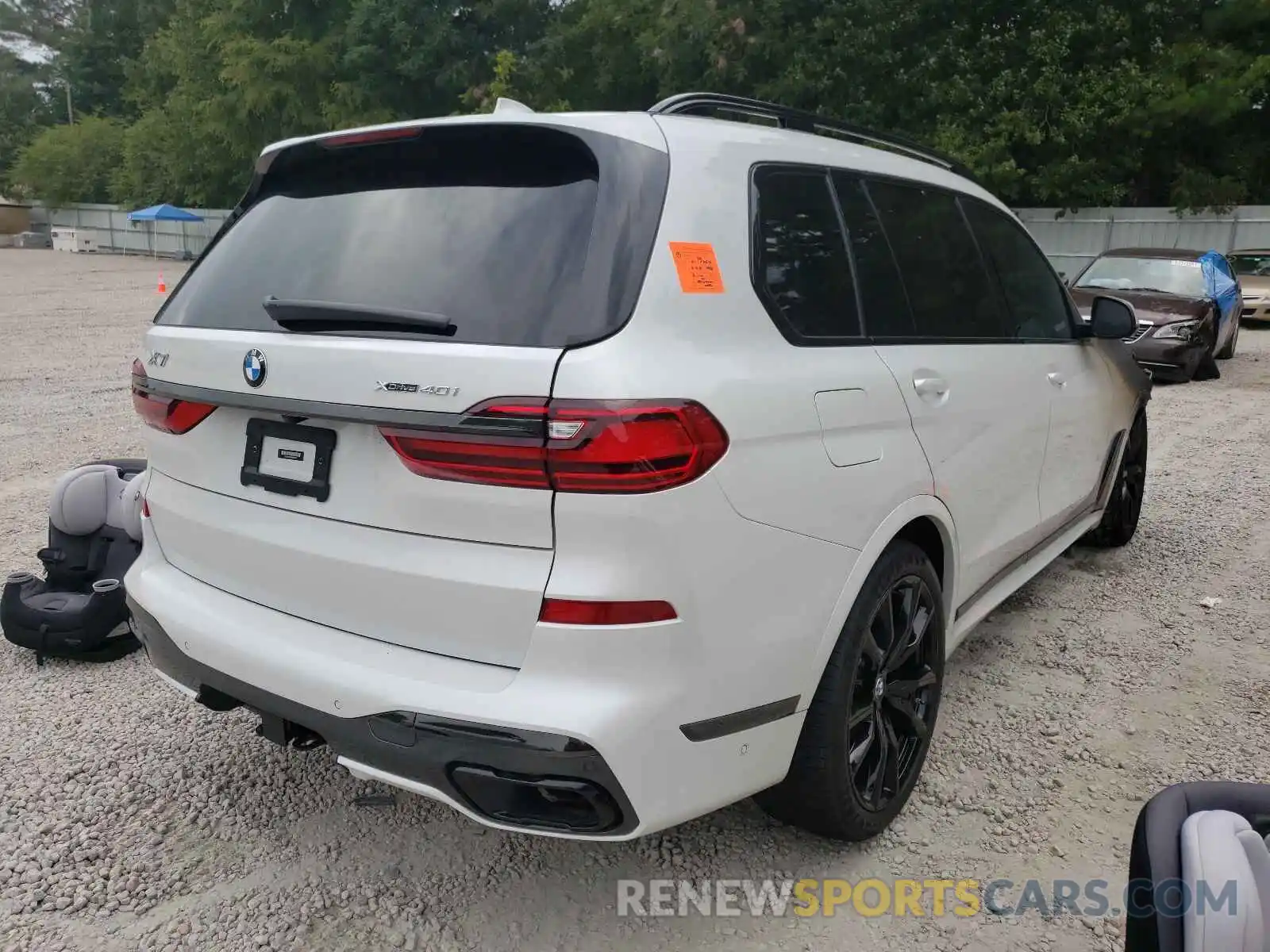 4 Photograph of a damaged car 5UXCW2C03M9H67153 BMW X7 2021