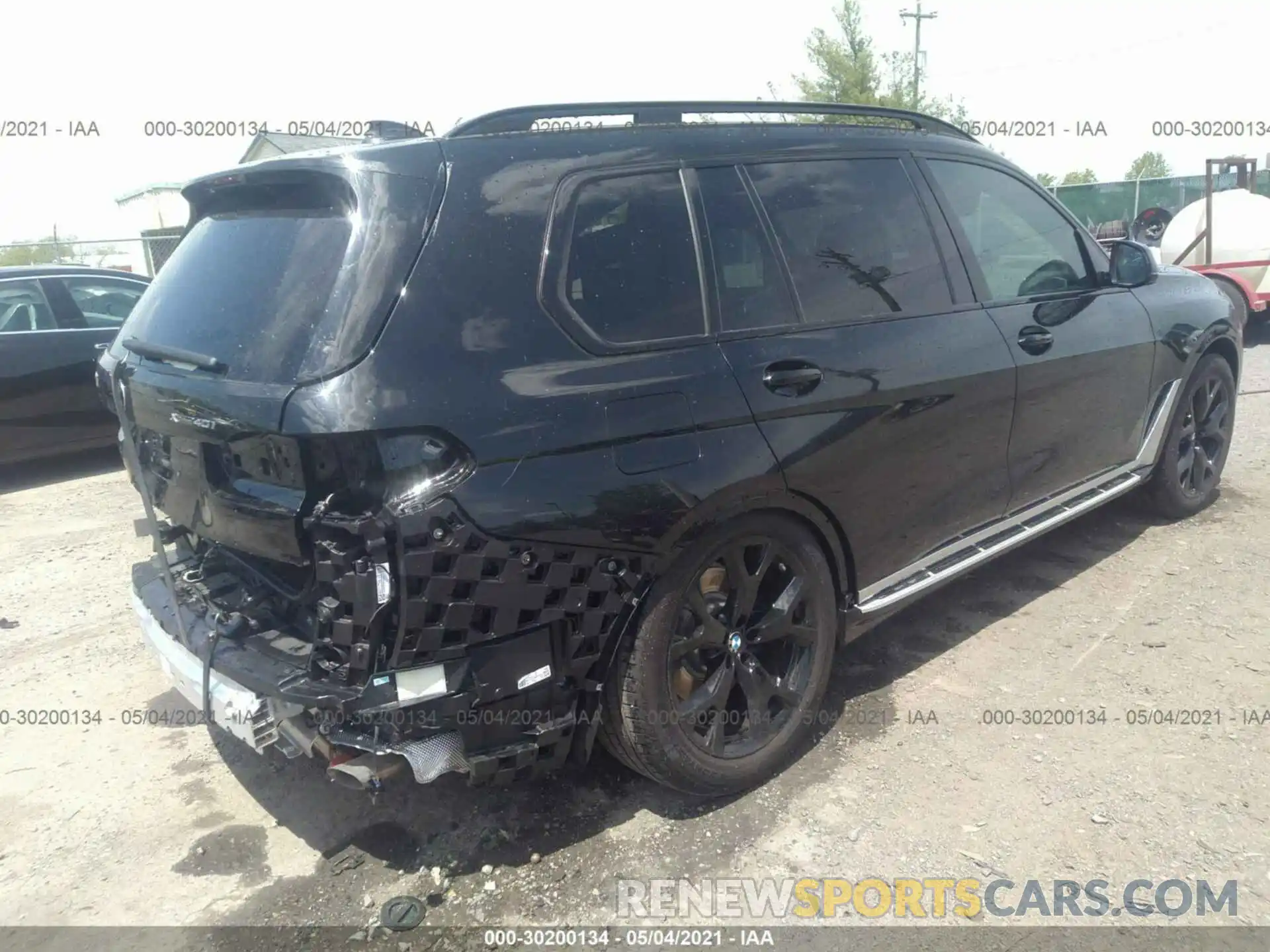 4 Photograph of a damaged car 5UXCW2C04M9D83107 BMW X7 2021