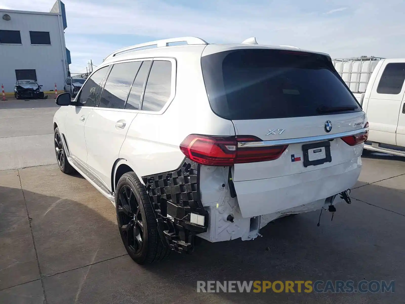 3 Photograph of a damaged car 5UXCW2C04M9D95743 BMW X7 2021