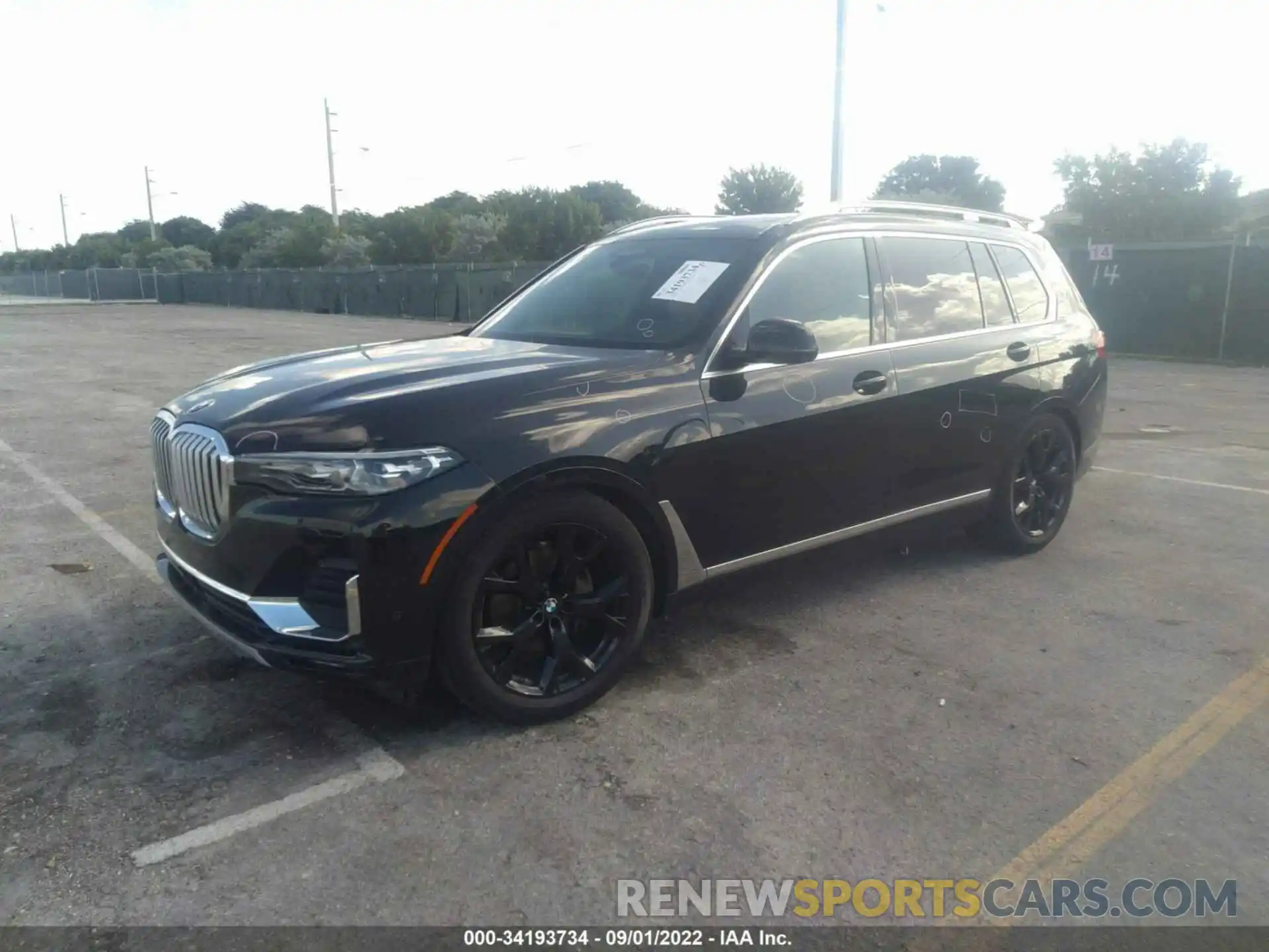 2 Photograph of a damaged car 5UXCW2C04M9E27199 BMW X7 2021