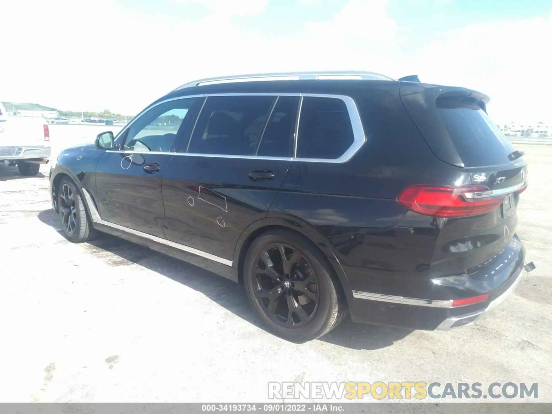 3 Photograph of a damaged car 5UXCW2C04M9E27199 BMW X7 2021