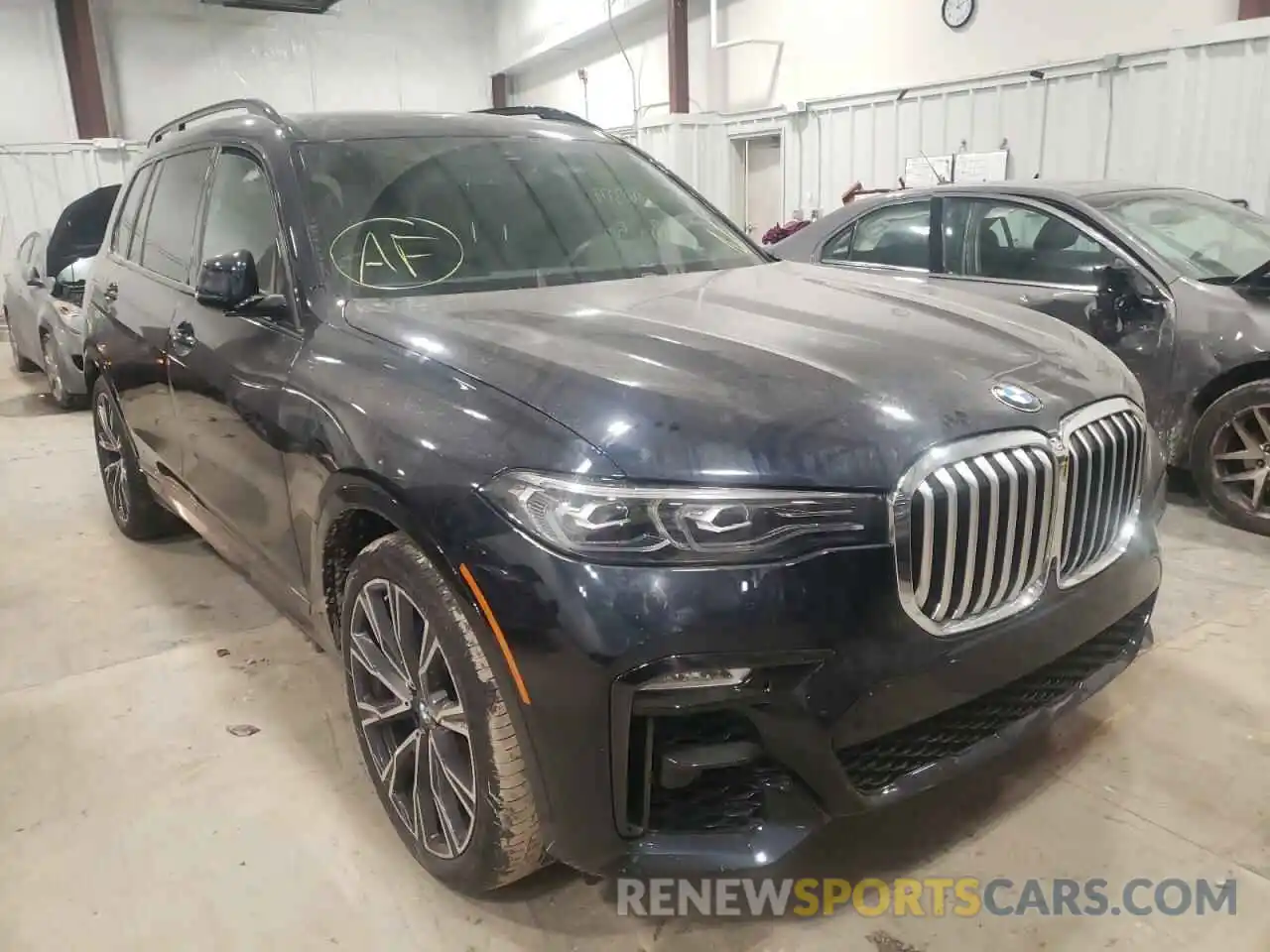 1 Photograph of a damaged car 5UXCW2C04M9E52670 BMW X7 2021