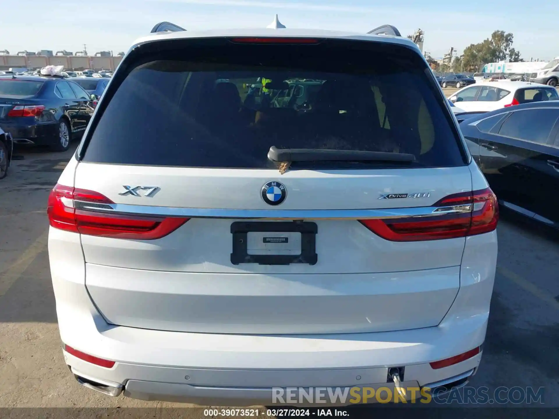 17 Photograph of a damaged car 5UXCW2C04M9E76032 BMW X7 2021