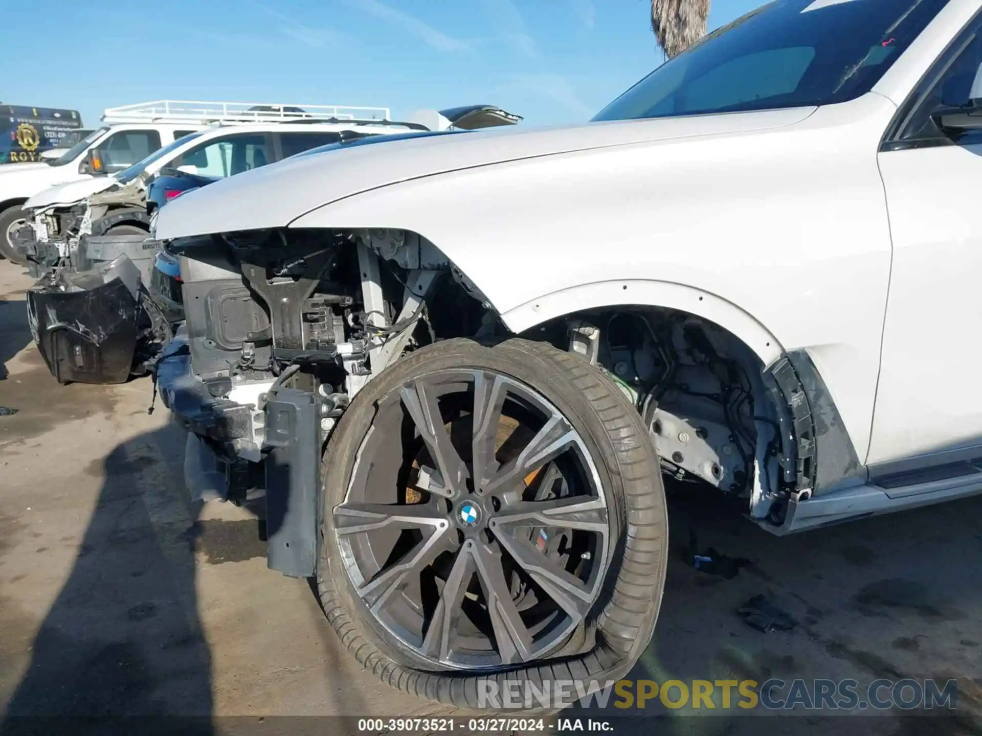 6 Photograph of a damaged car 5UXCW2C04M9E76032 BMW X7 2021