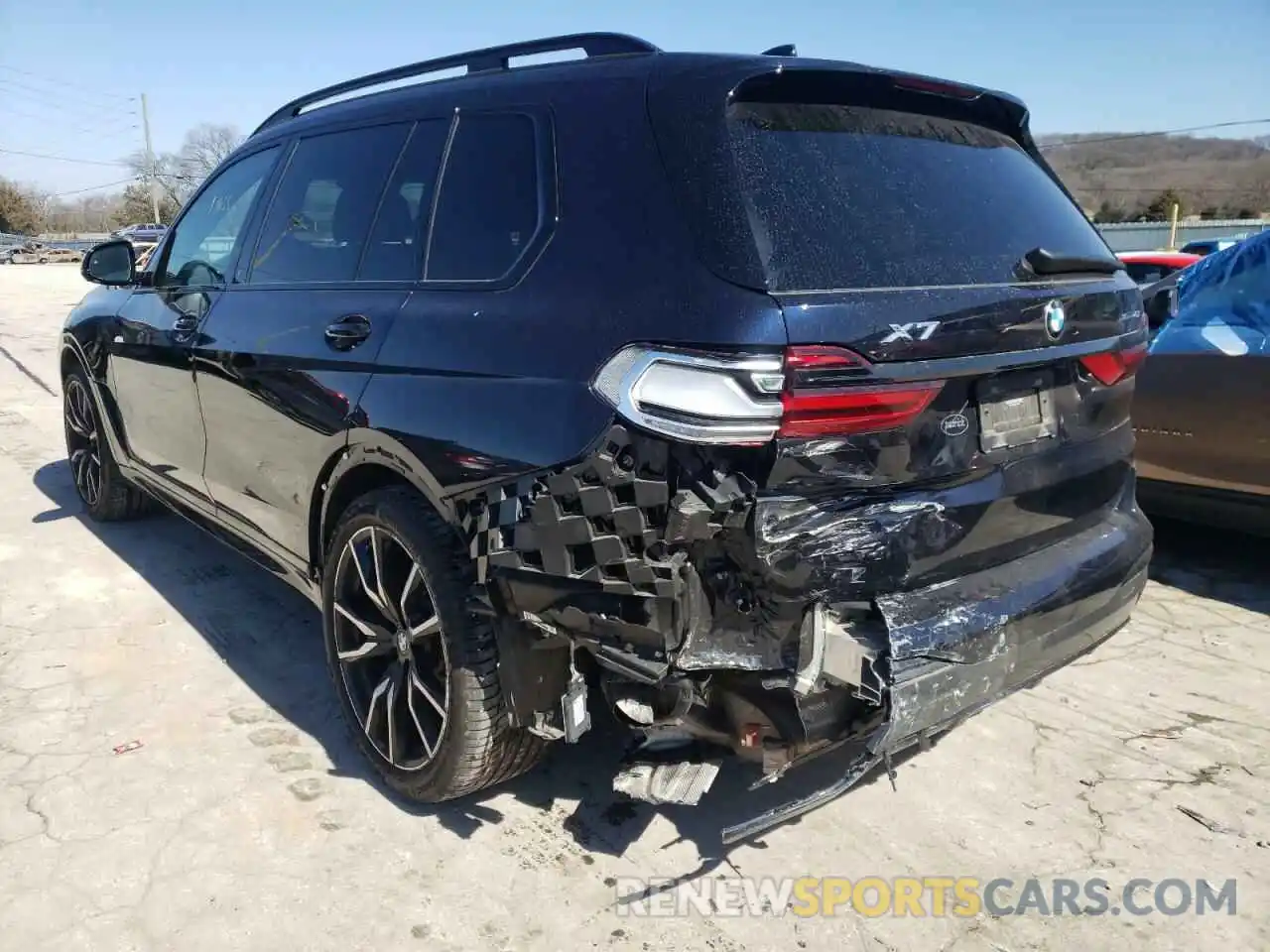 3 Photograph of a damaged car 5UXCW2C04M9E97589 BMW X7 2021