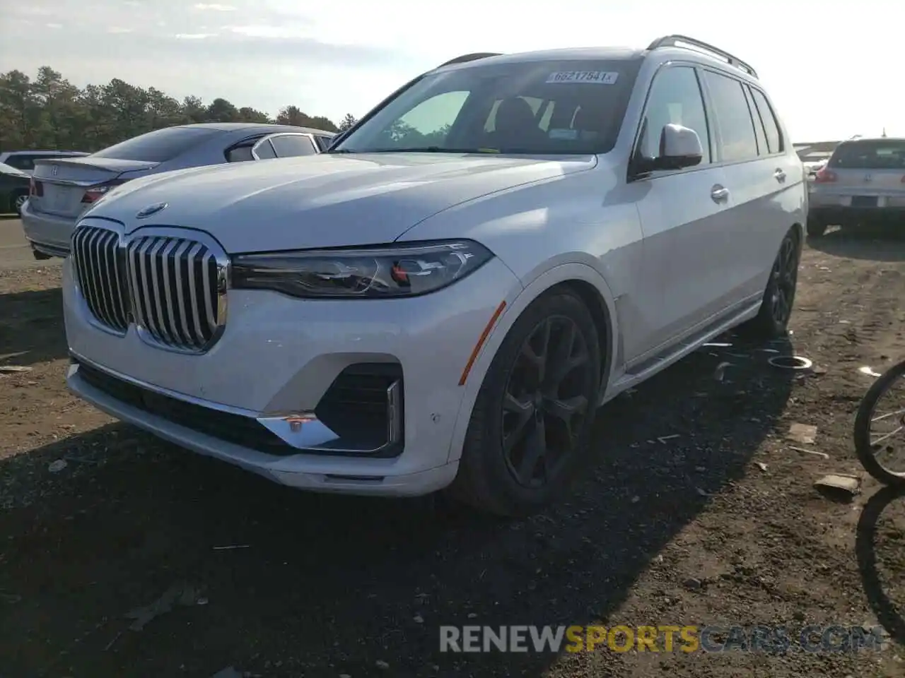 2 Photograph of a damaged car 5UXCW2C04M9F57001 BMW X7 2021