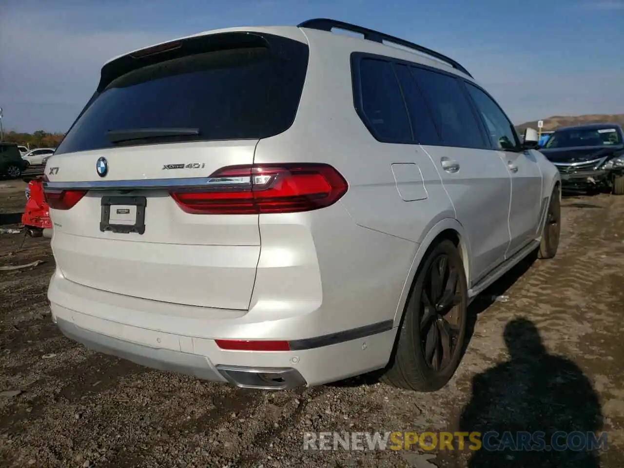 4 Photograph of a damaged car 5UXCW2C04M9F57001 BMW X7 2021