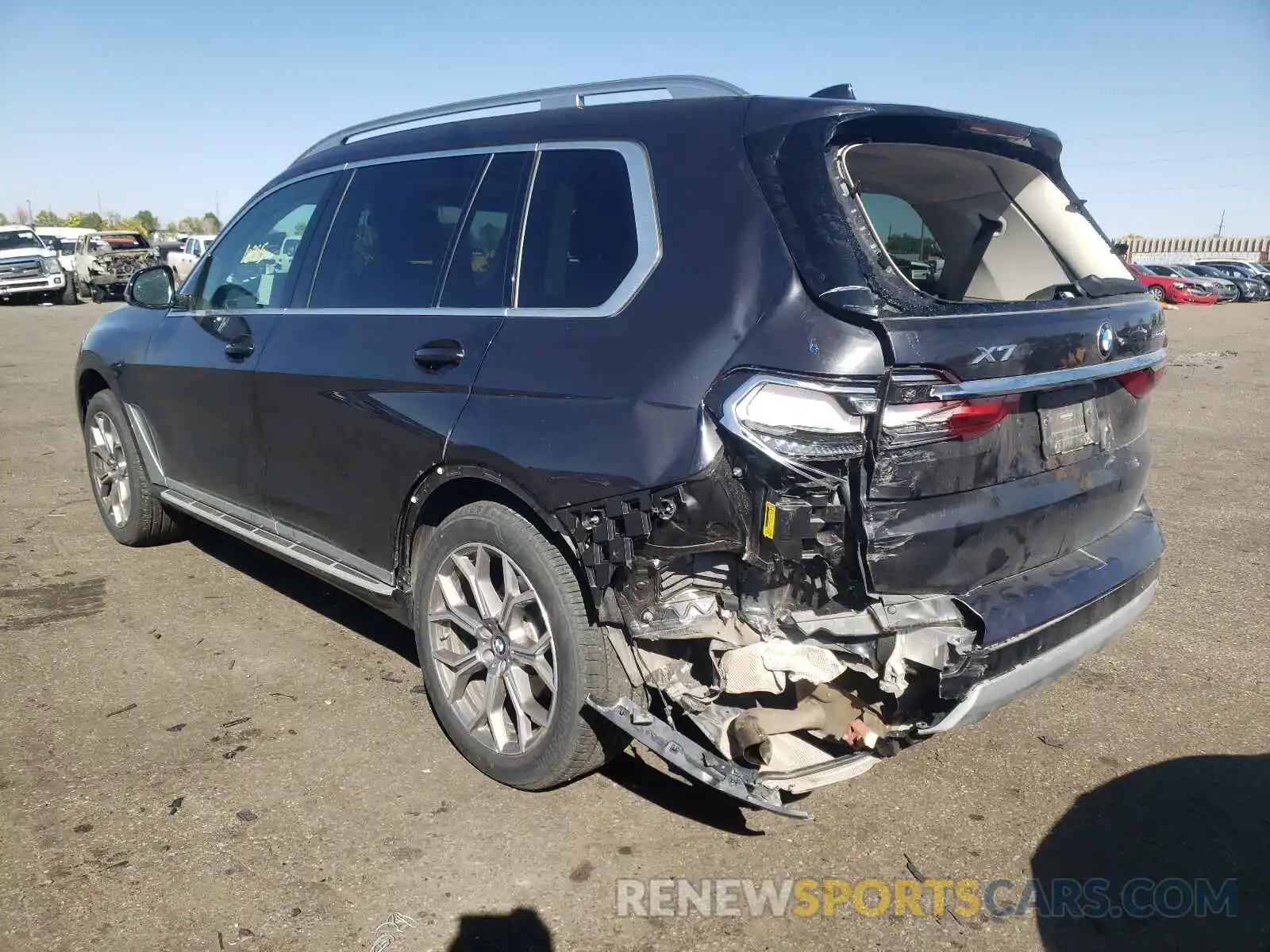 3 Photograph of a damaged car 5UXCW2C04M9F64448 BMW X7 2021